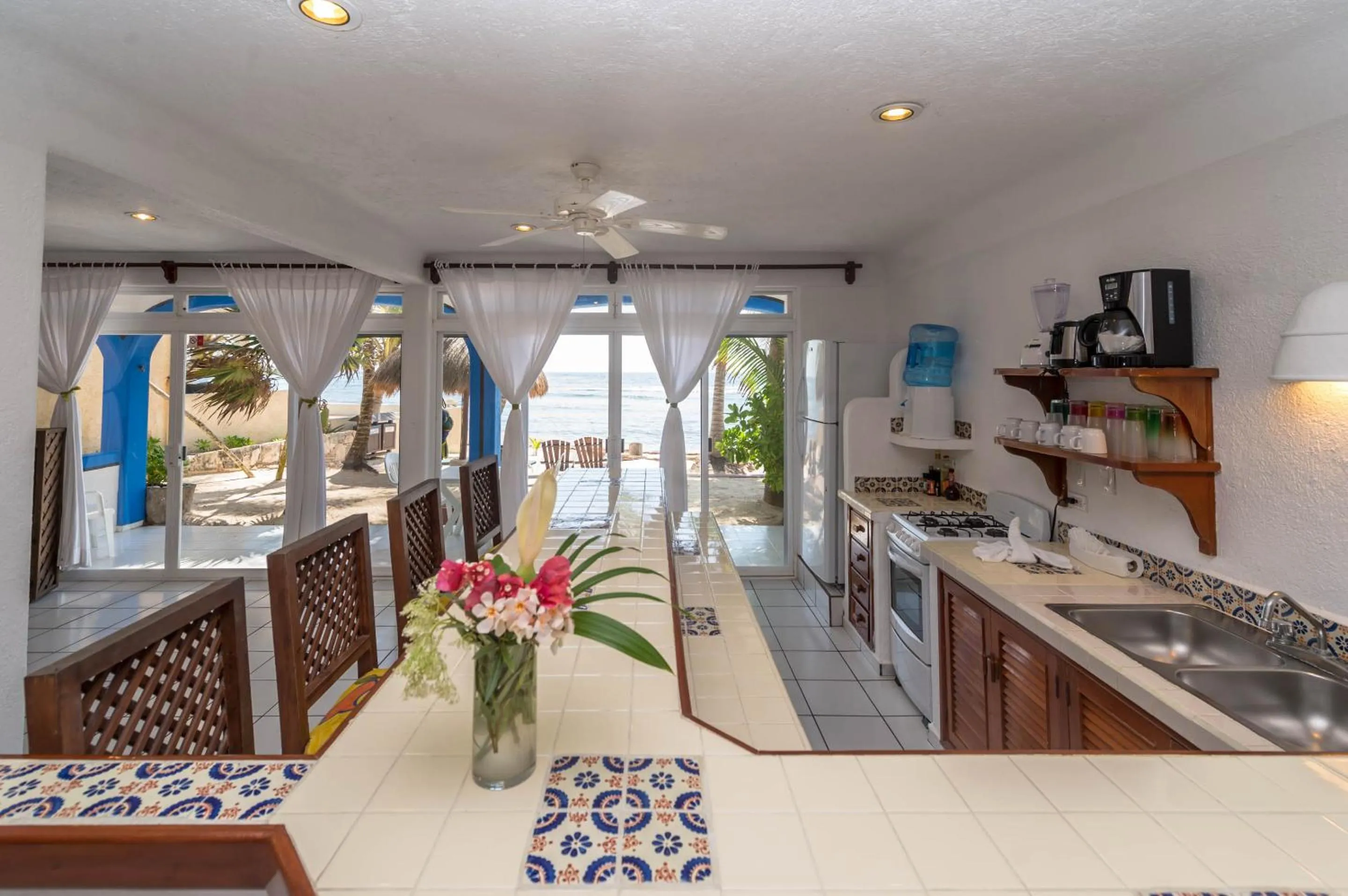 Kitchen or kitchenette in Del Sol Beachfront