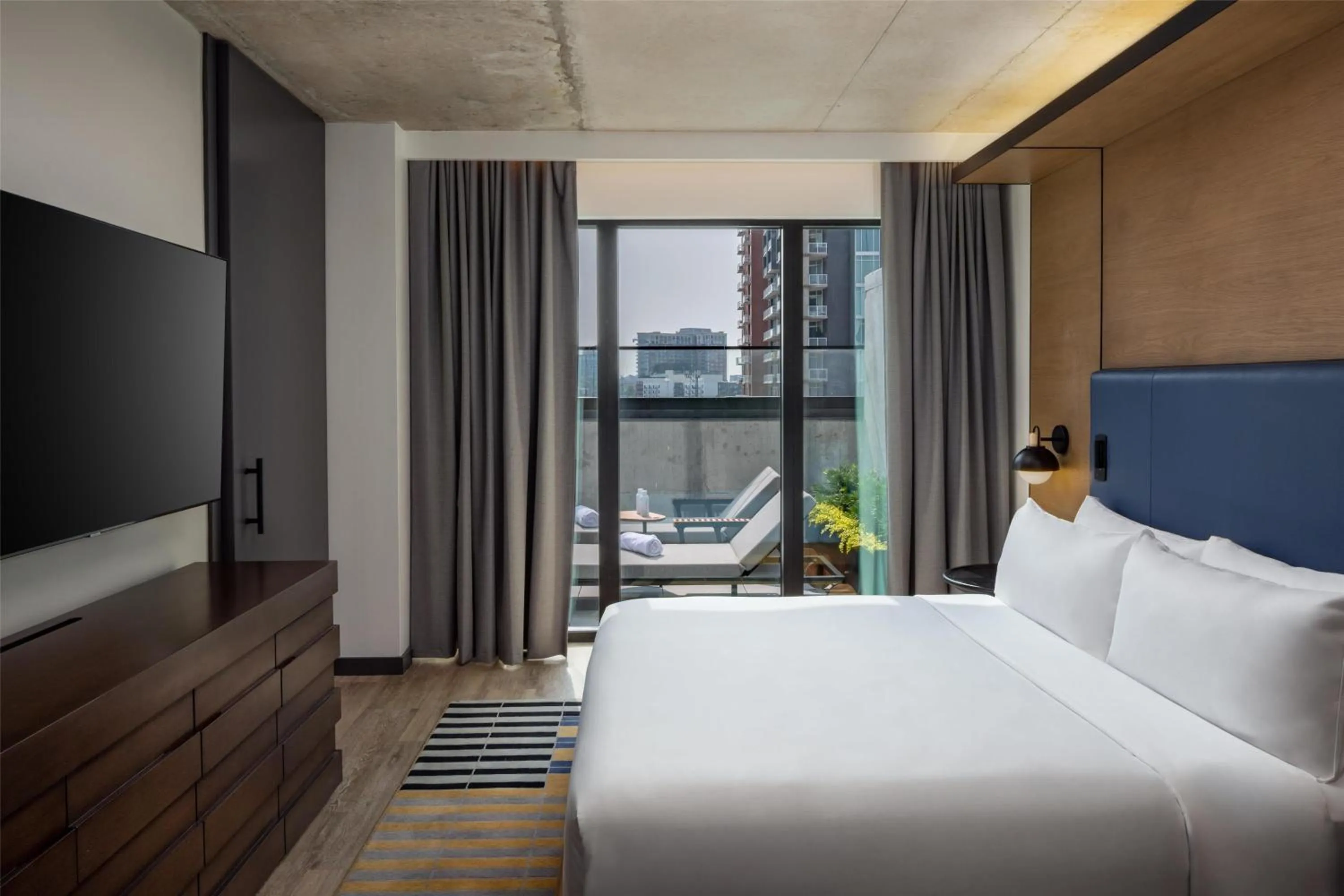 Bed in Canopy By Hilton Nashville Downtown The Gulch