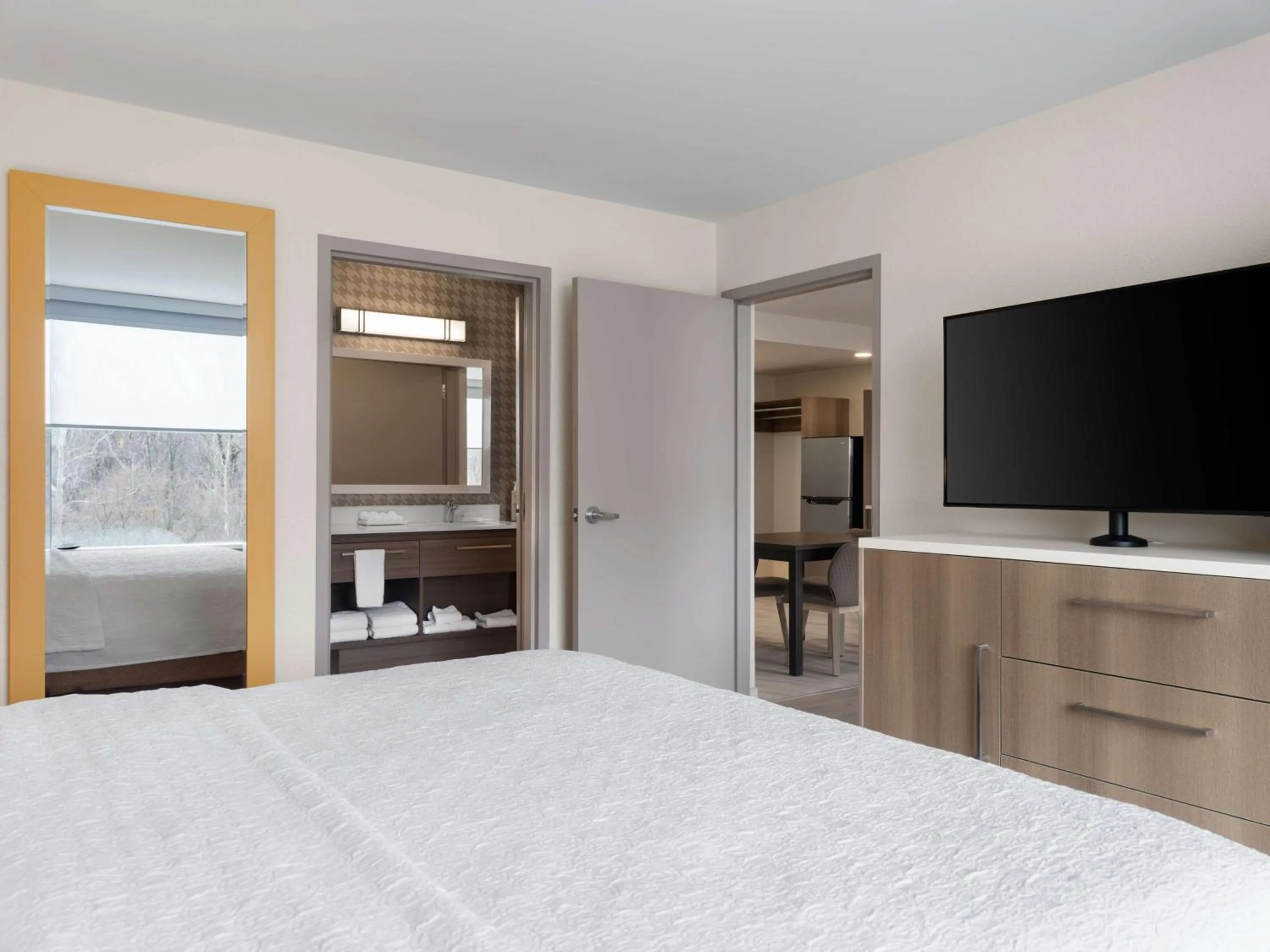 Bedroom, Bed in Home2 Suites By Hilton Brownsburg