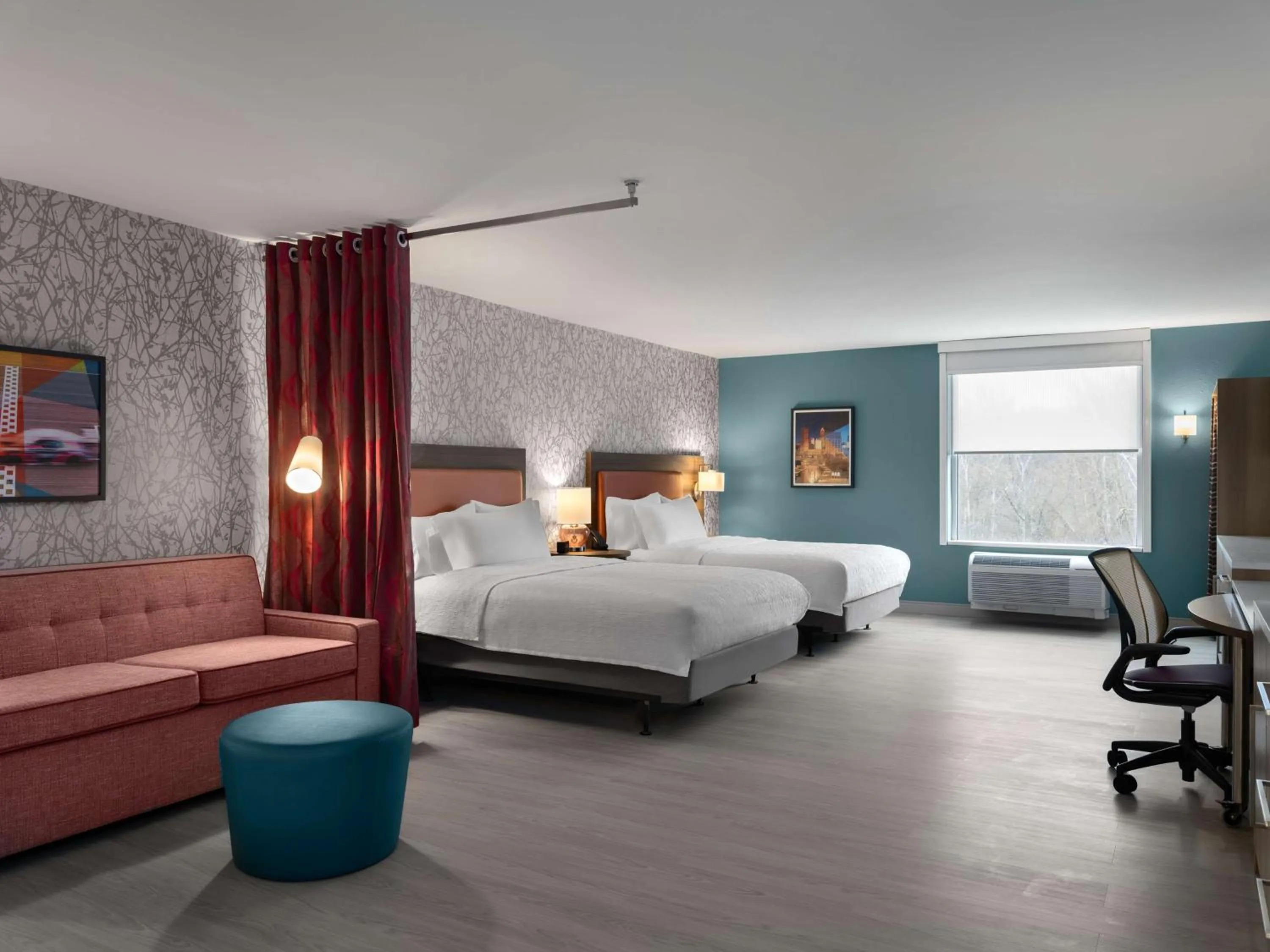 Living room, Bed in Home2 Suites By Hilton Brownsburg