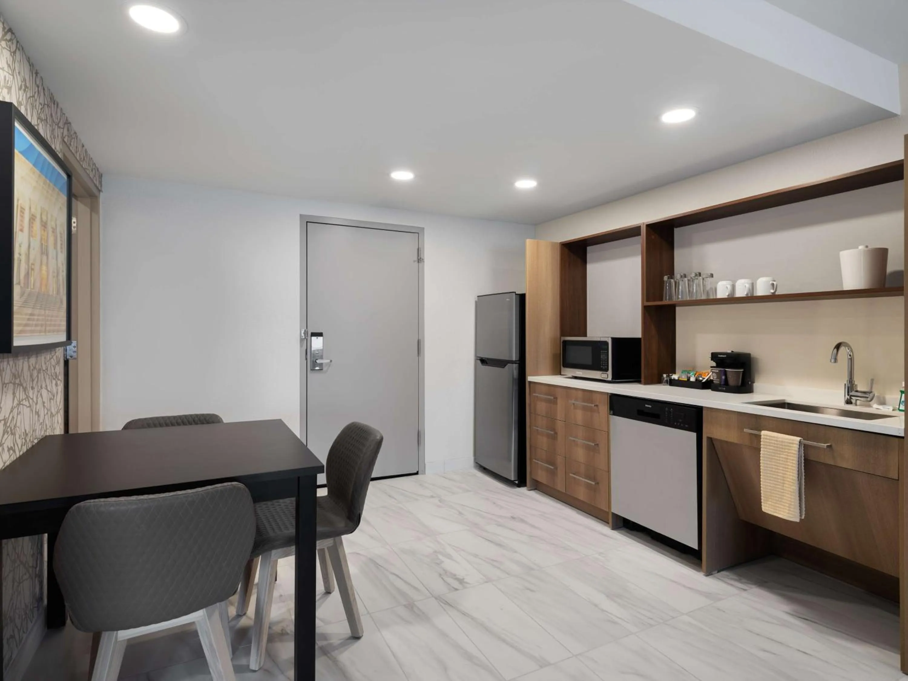 Kitchen or kitchenette in Home2 Suites By Hilton Brownsburg