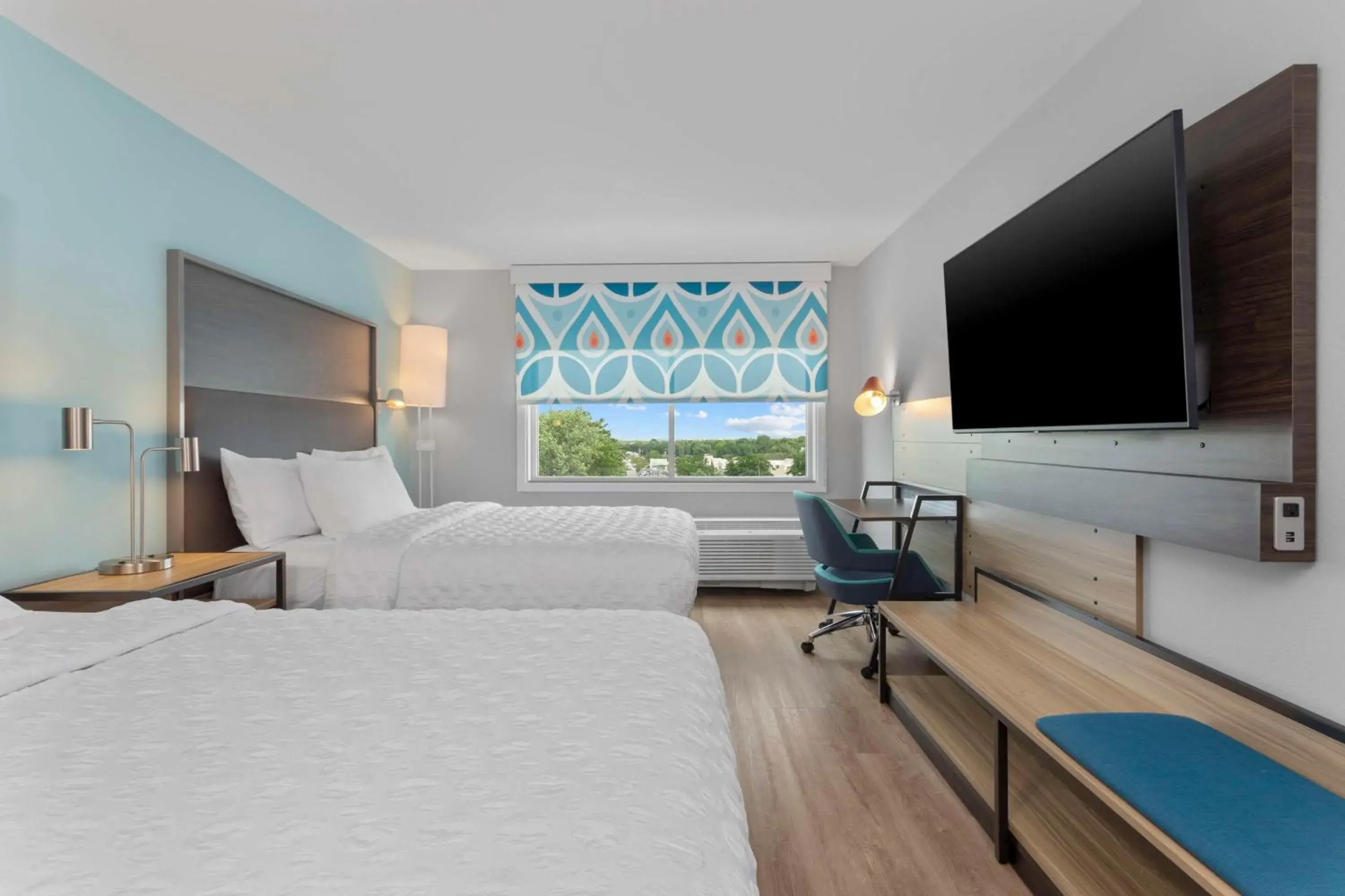 Queen Room with Two Queen Beds - Hearing Access in Tru By Hilton Lincoln East Queen Room with Two Queen Beds - Hearing Access in Tru By Hilton Lincoln East