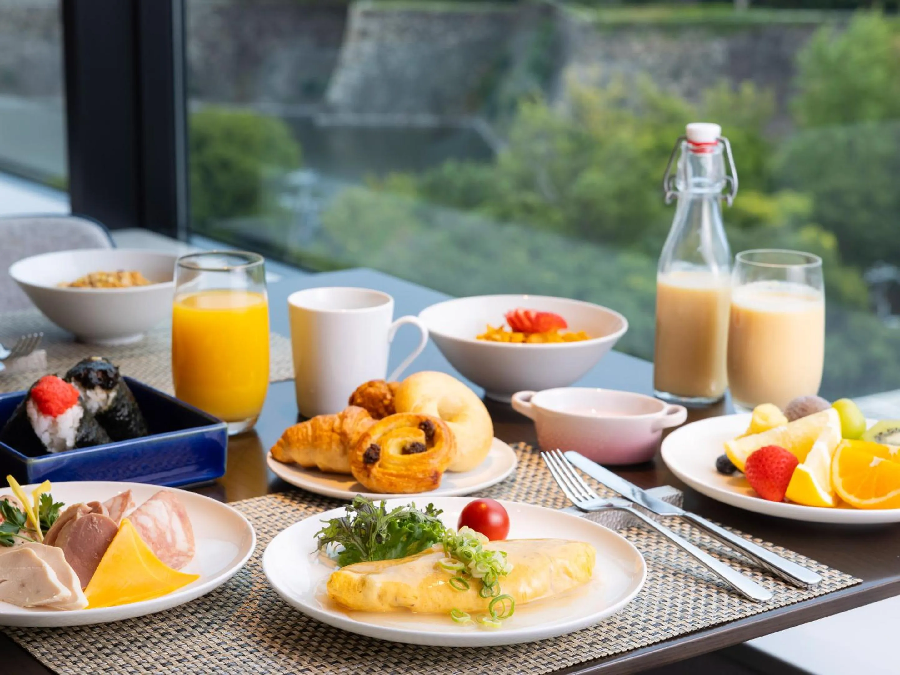 Restaurant/places to eat in DoubleTree by Hilton Osaka Castle