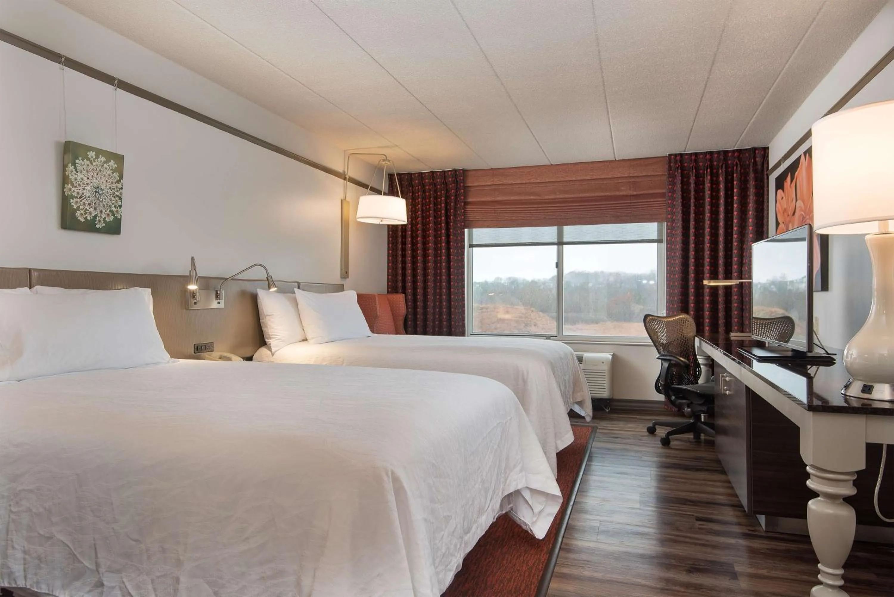 Bed in Hilton Garden Inn Owings Mills