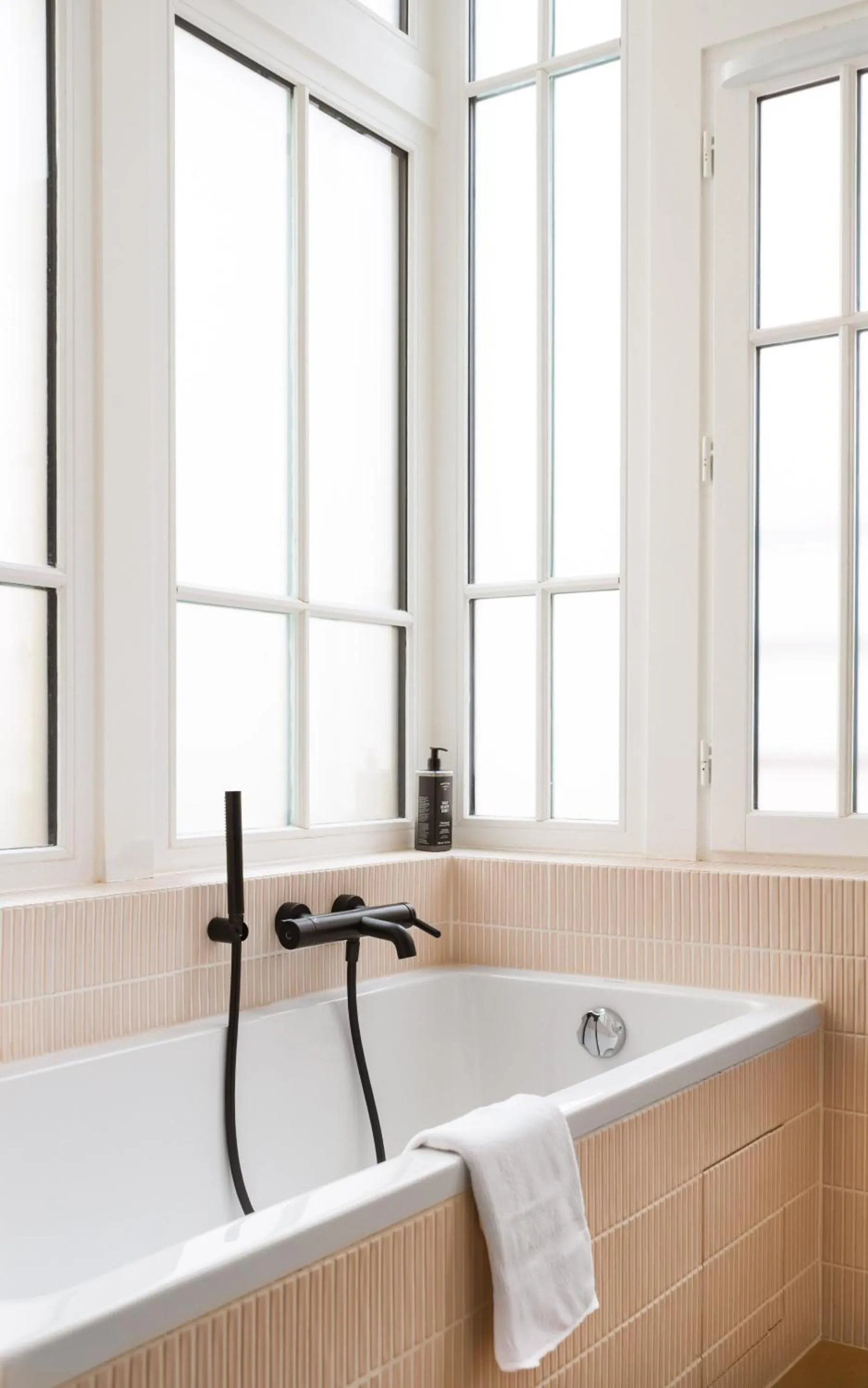 Bathroom in Limehome Paris Montmartre