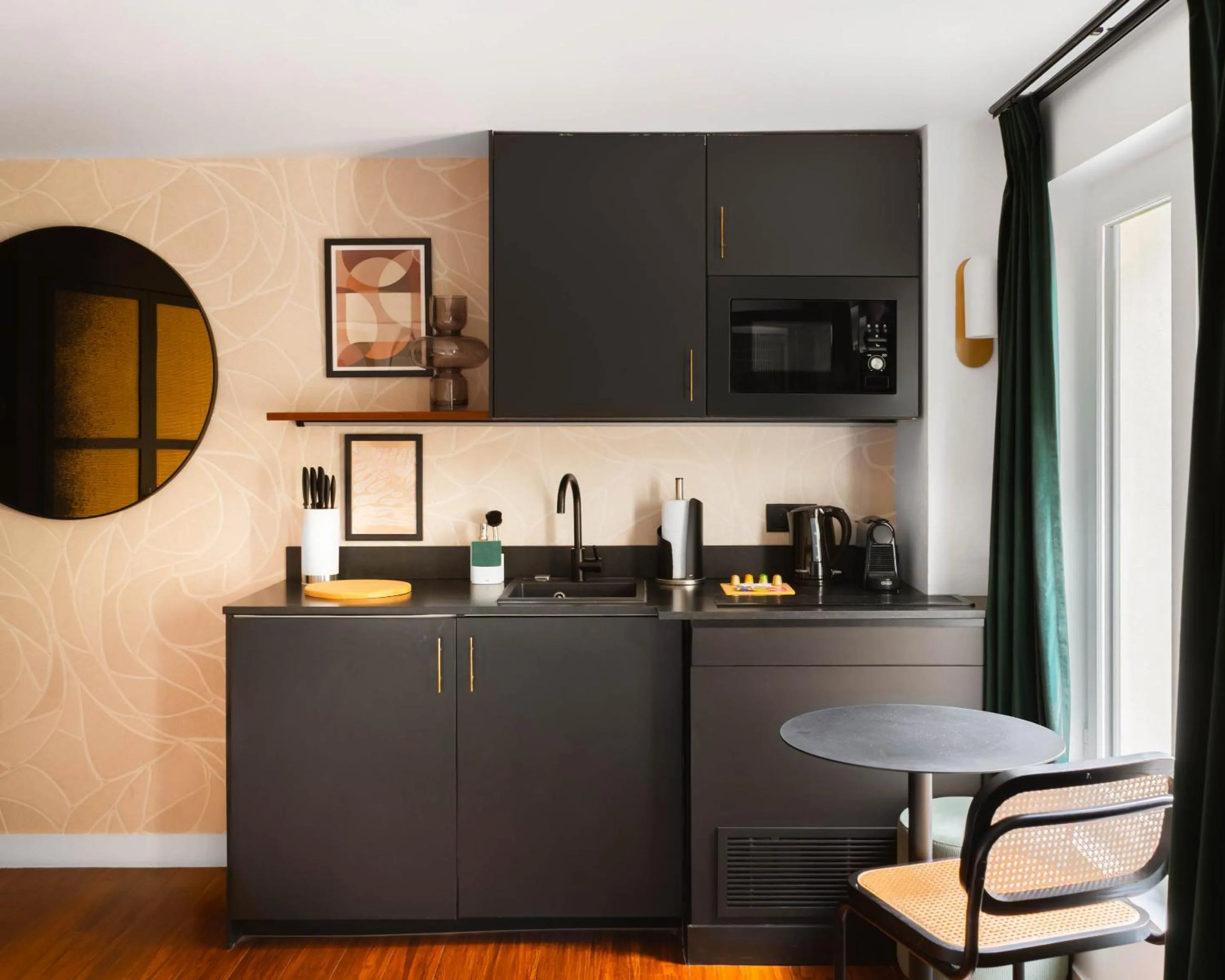 Coffee/tea facilities in Limehome Paris Montmartre