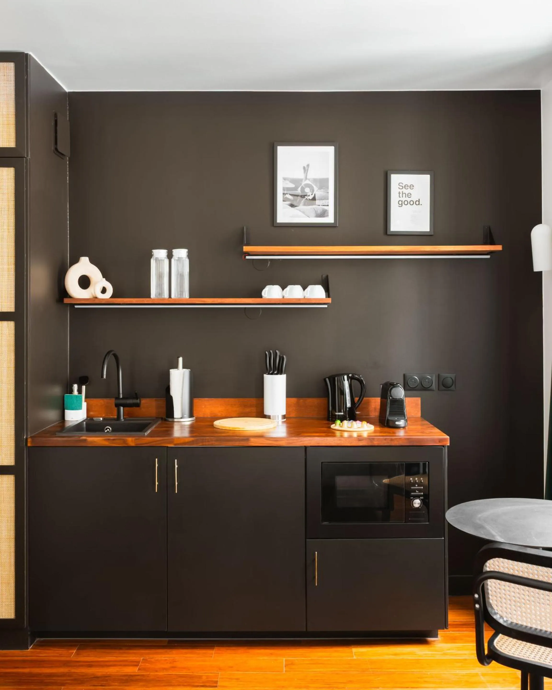 Coffee/tea facilities in Limehome Paris Montmartre