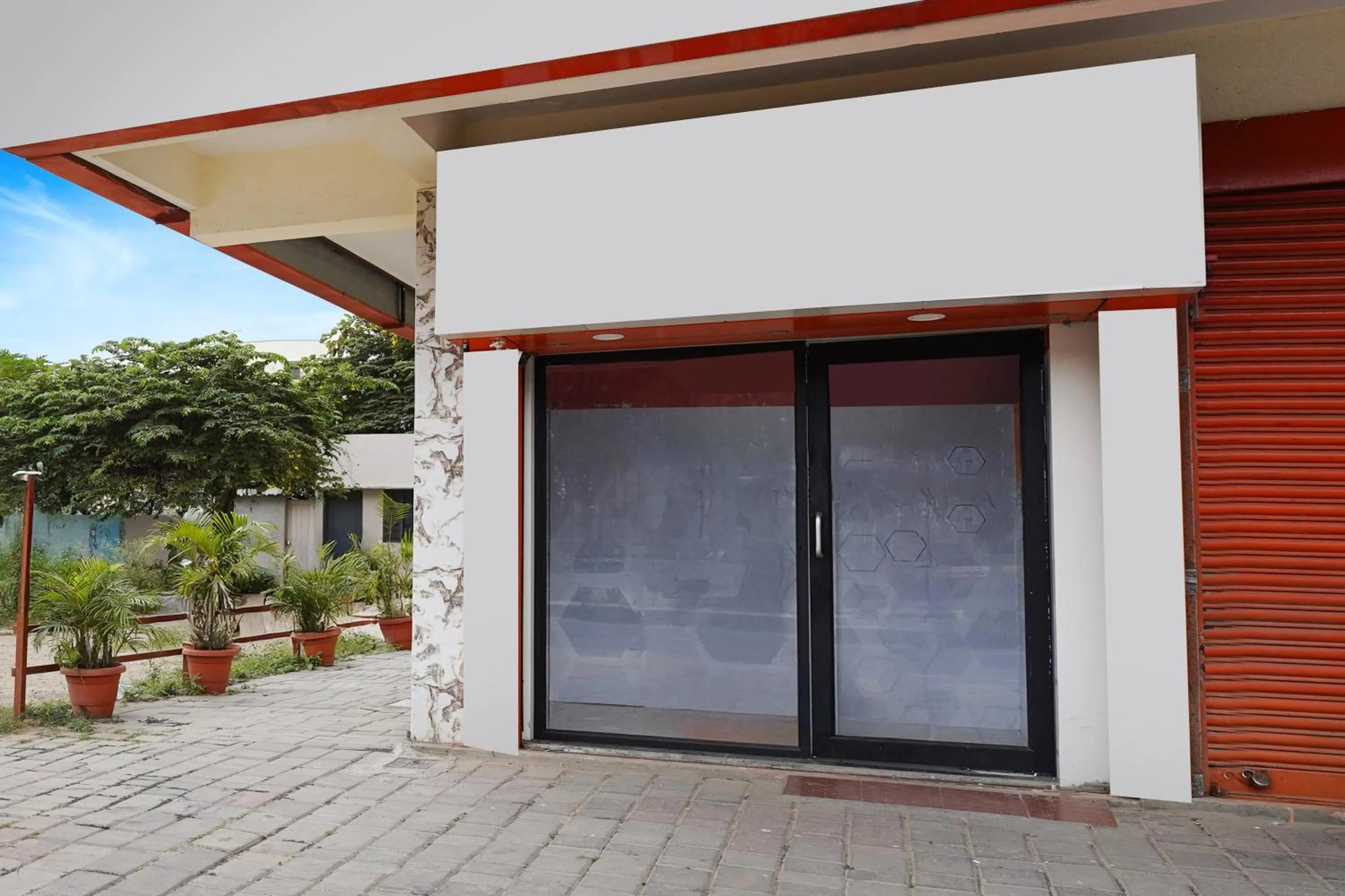 Facade/entrance in Super Townhouse Bidadi Formerly Royal Garuda