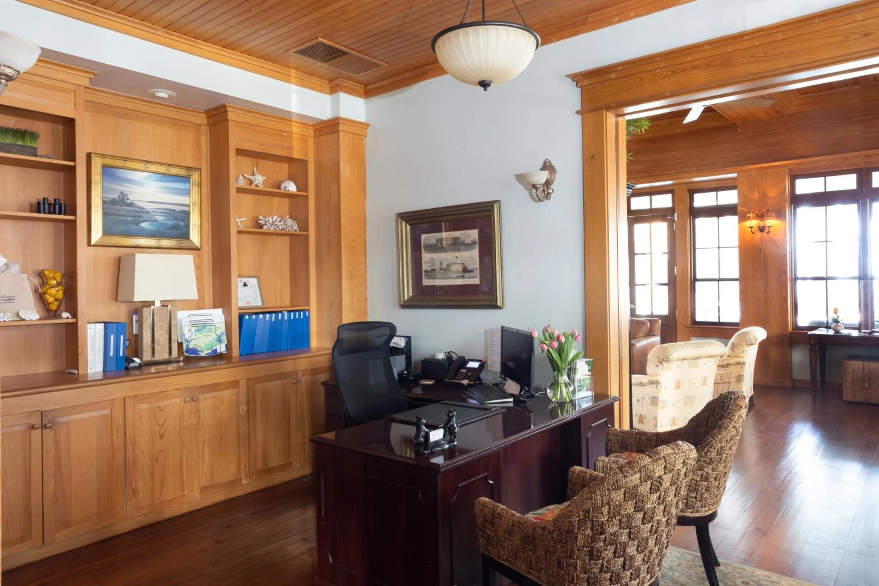 Lobby or reception in The Cottages on Charleston Harbor