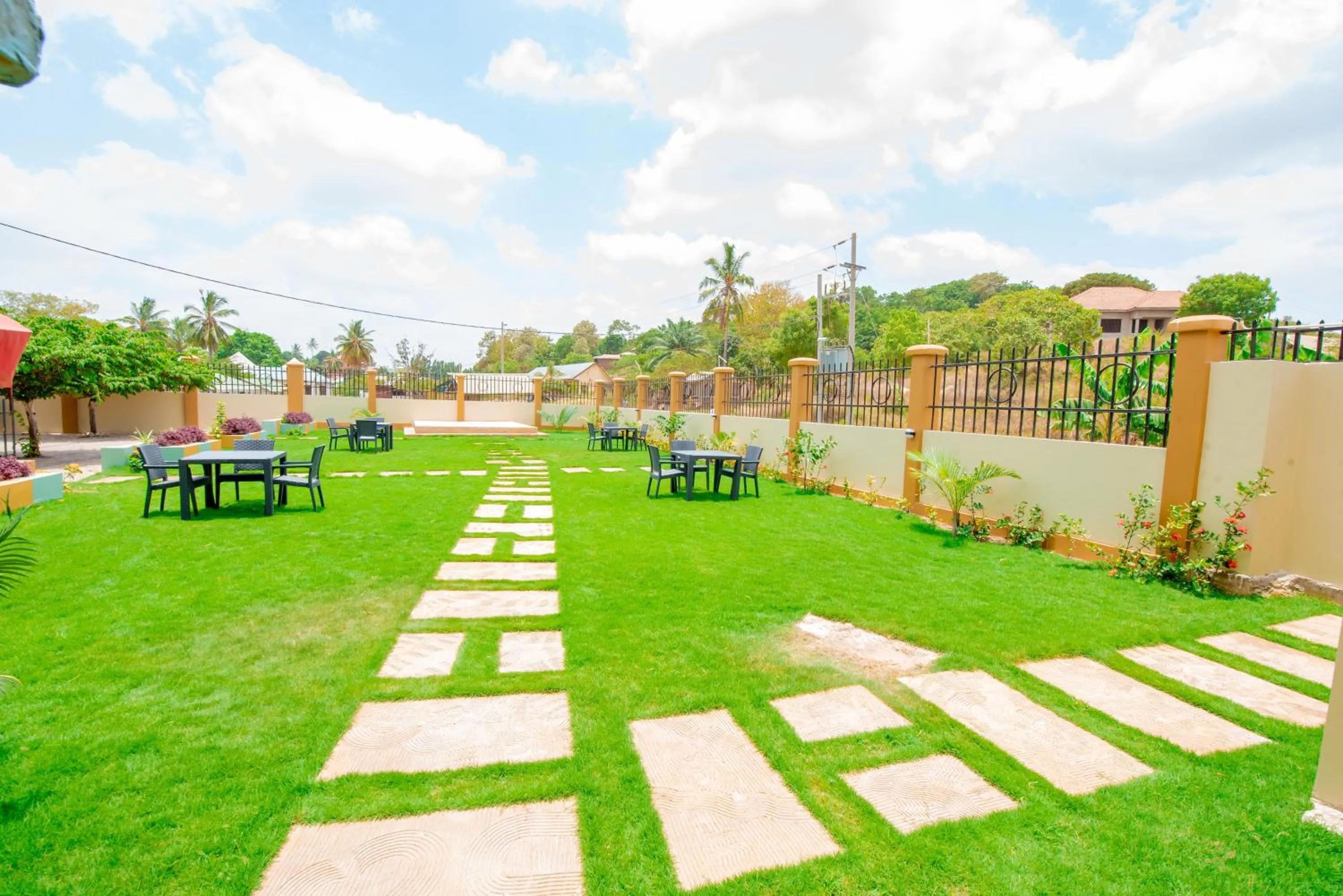Garden in WILIVINA HOTEL