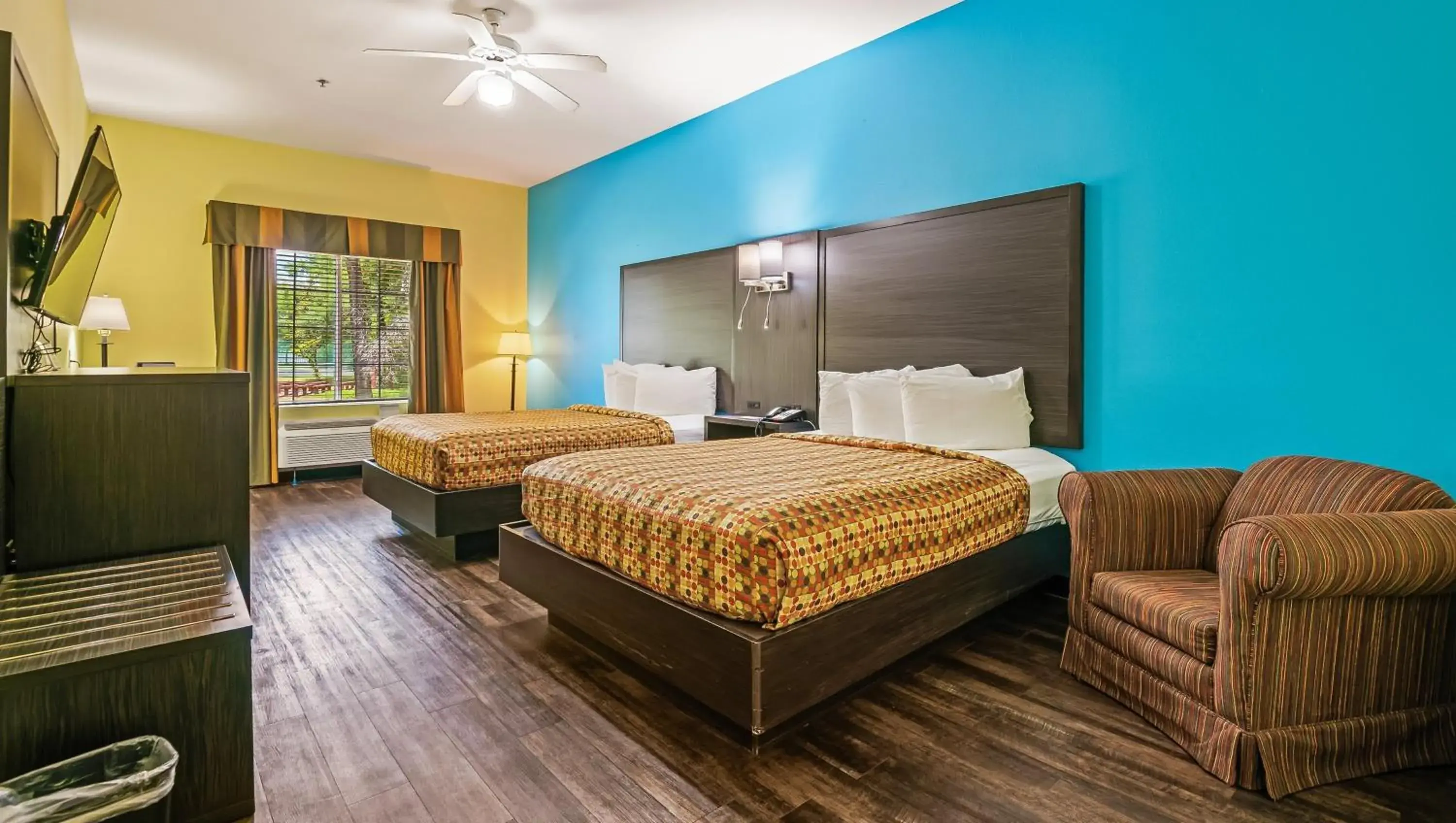 Queen Room with Two Queen Beds - Non-Smoking (No Pets) in Wildwood Inn Queen Room with Two Queen Beds - Non-Smoking (No Pets) in Wildwood Inn