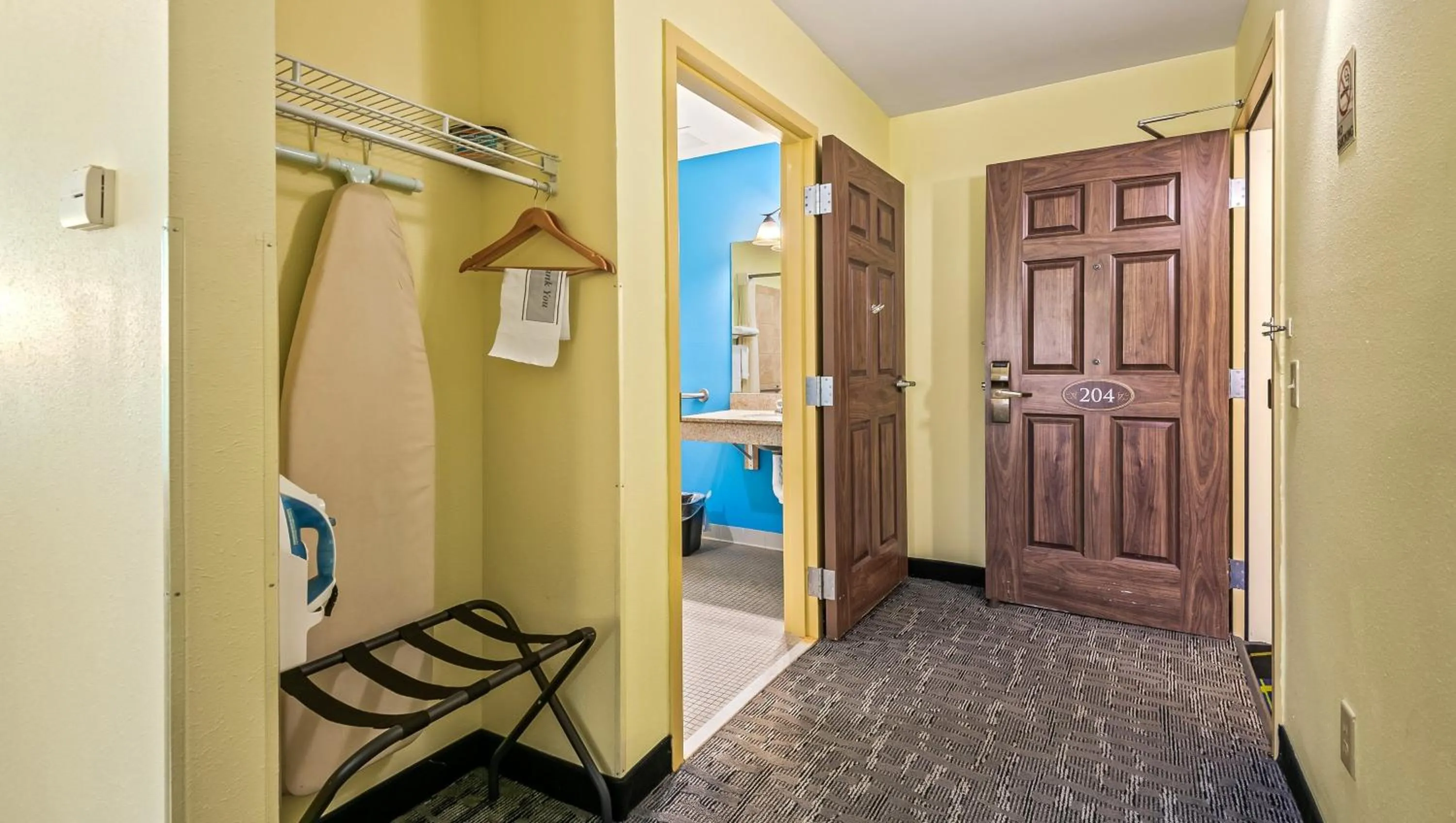Bedroom in Wildwood Inn