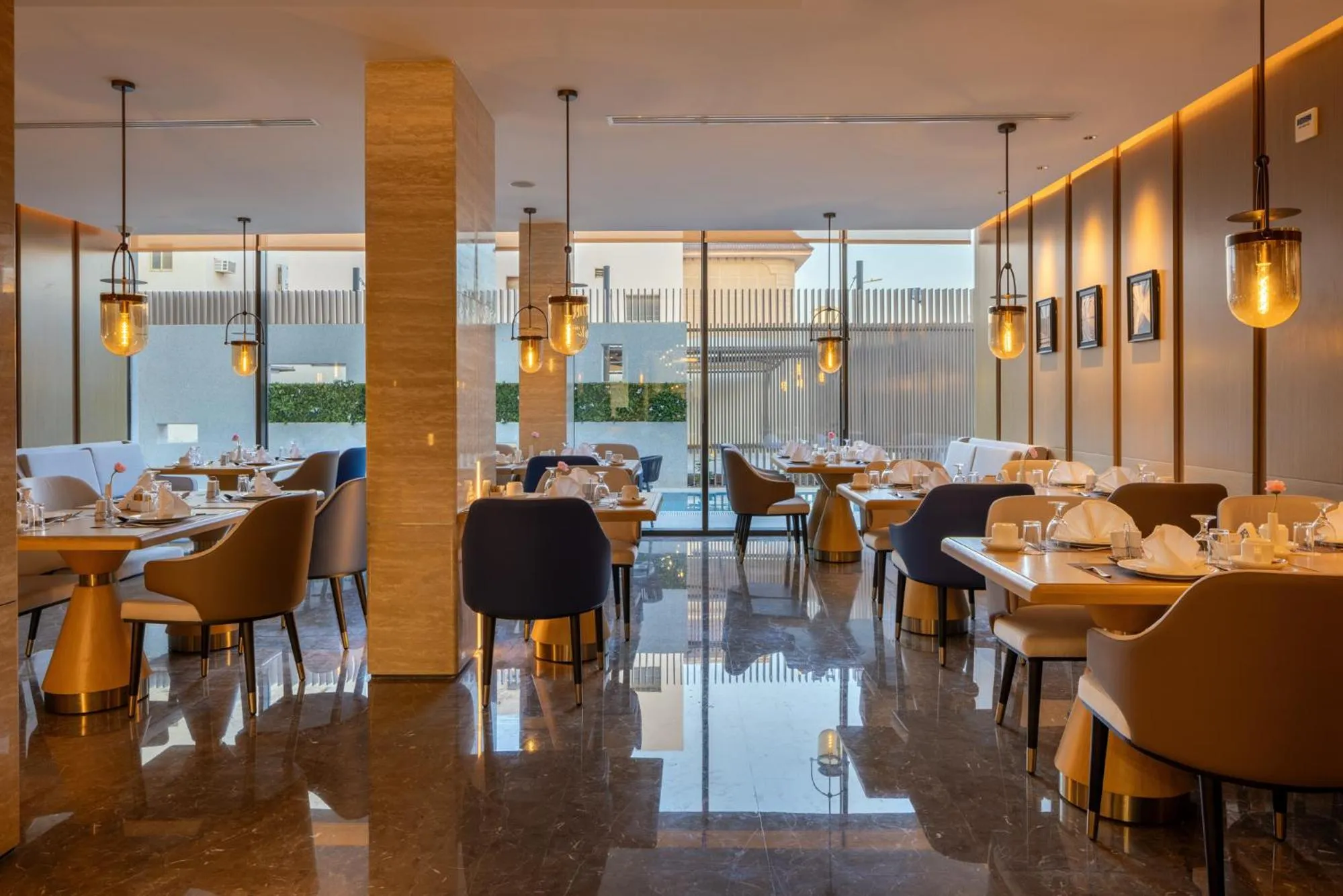 Restaurant/places to eat in Boudl Al Rawdah