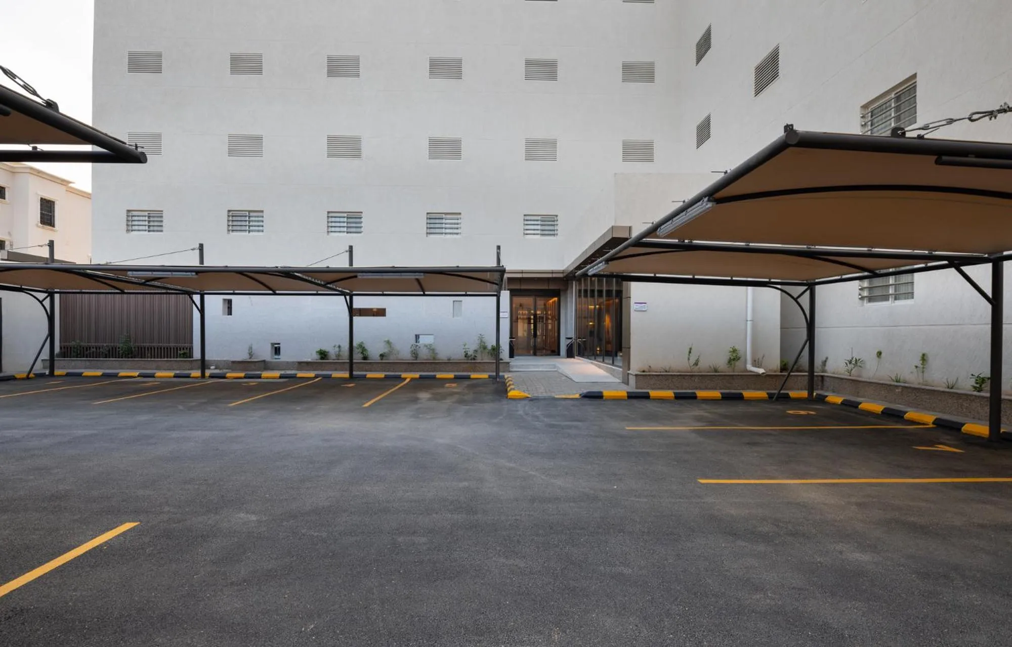 Parking in Boudl Al Rawdah