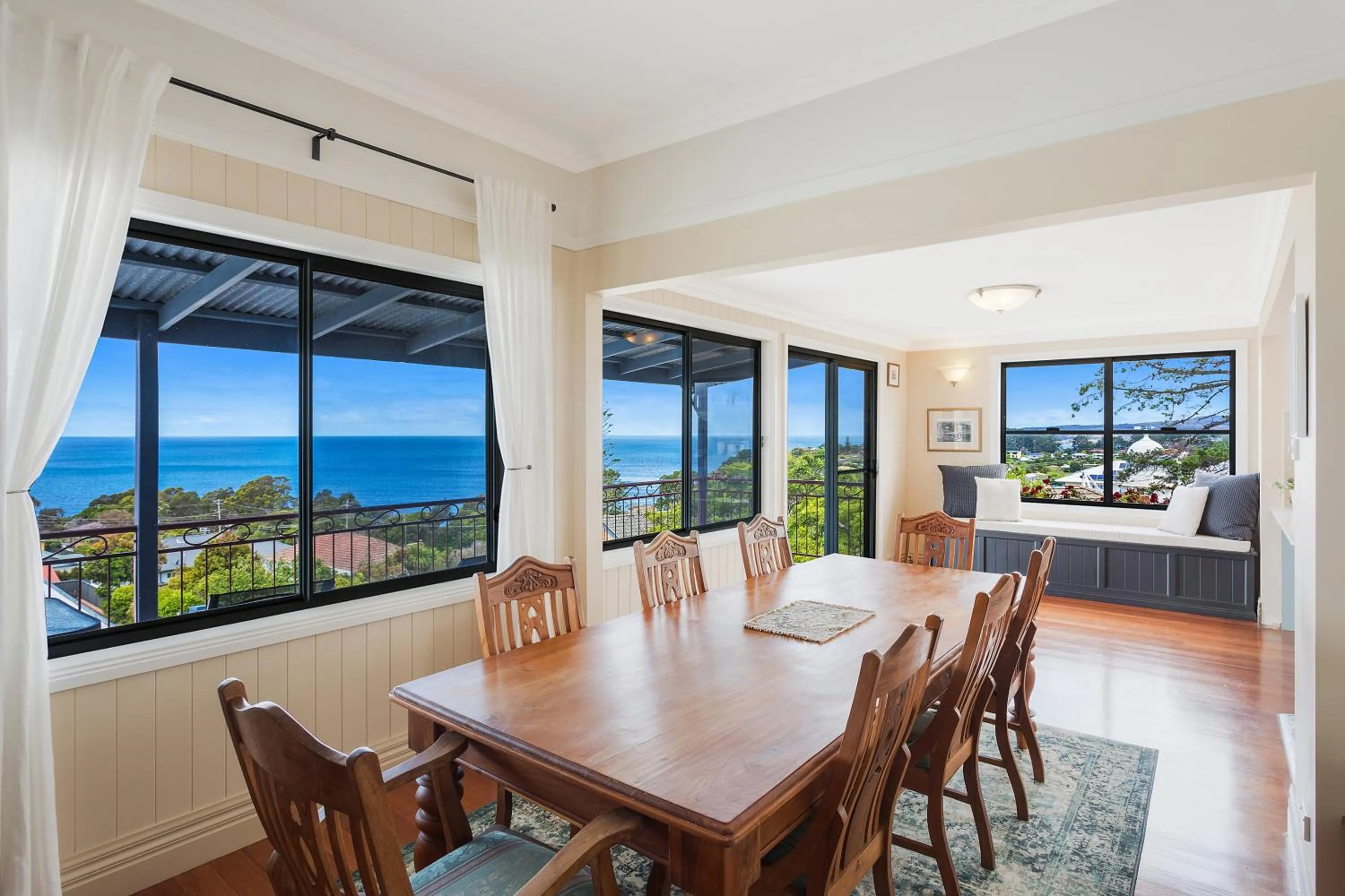 Heritage House Motel & Units