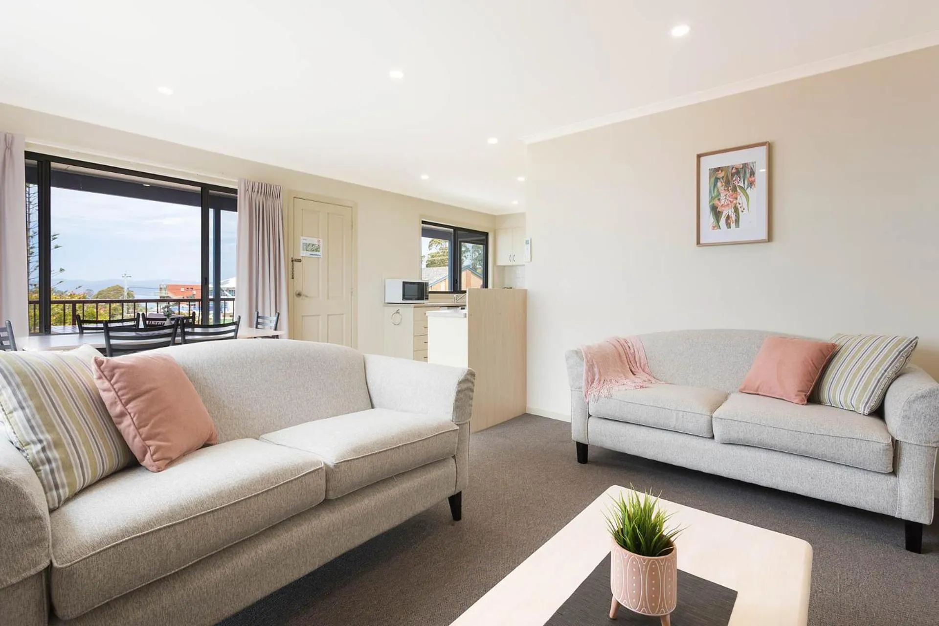 Heritage House Motel & Units