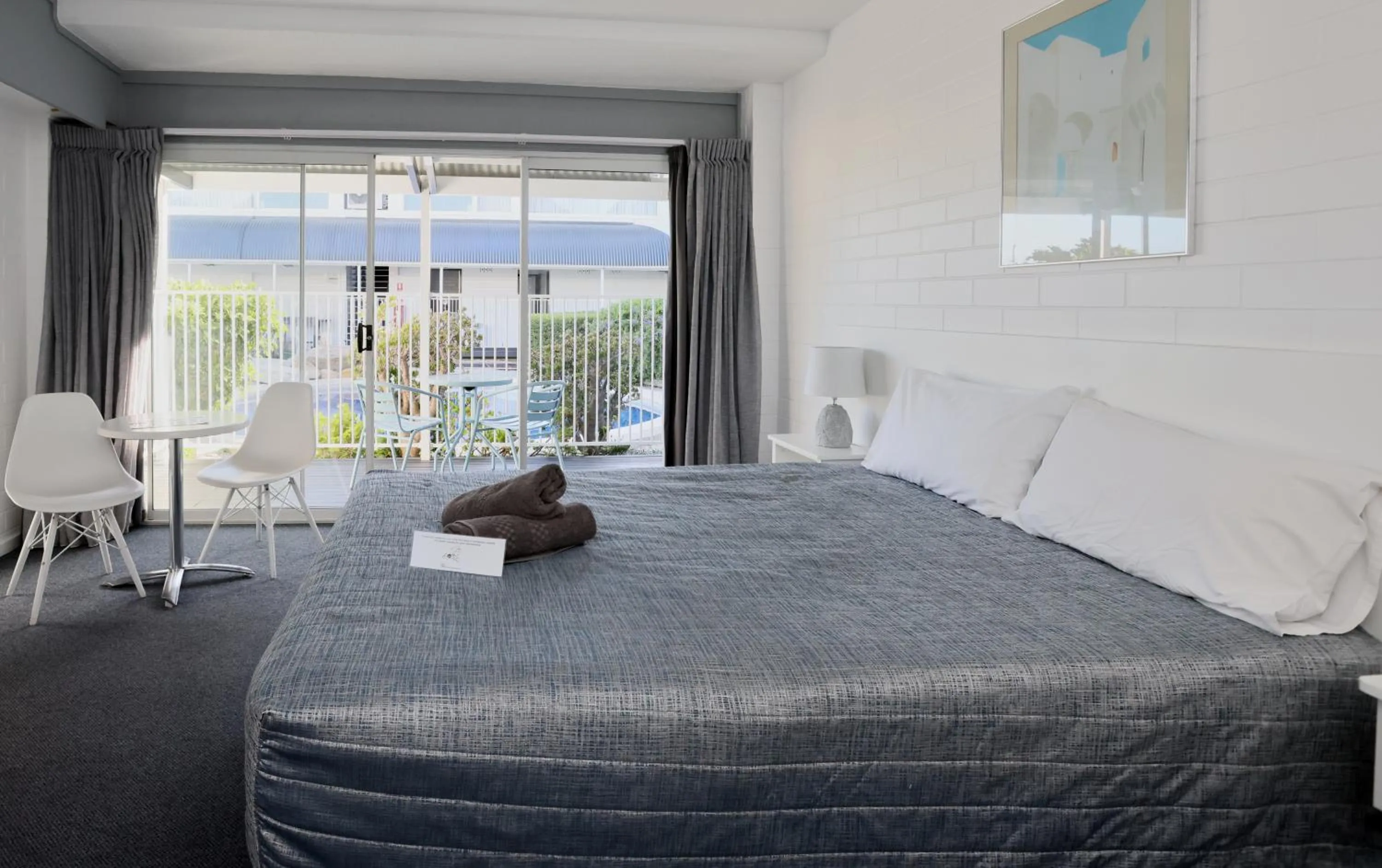 Balcony/Terrace, Bed in Dalby Manor Motor Inn