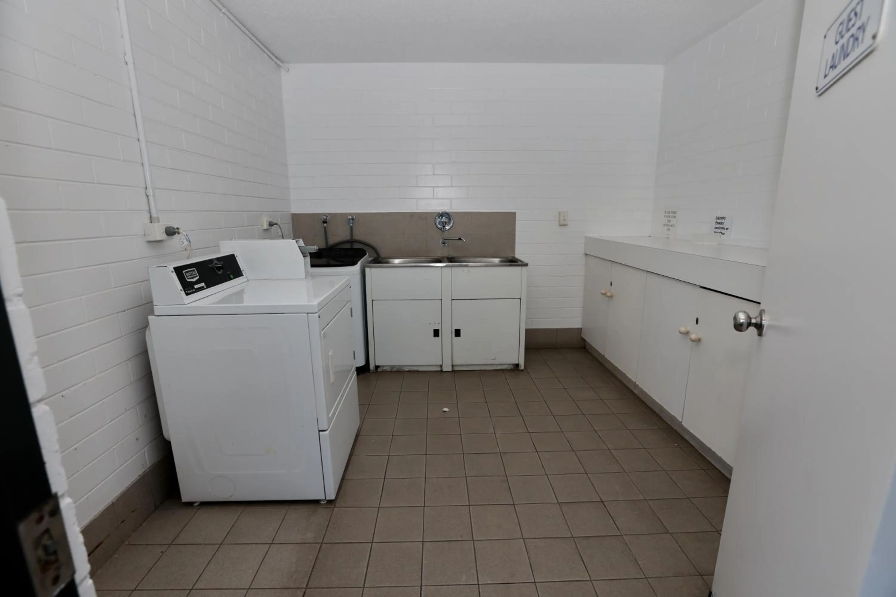 laundry in Dalby Manor Motor Inn