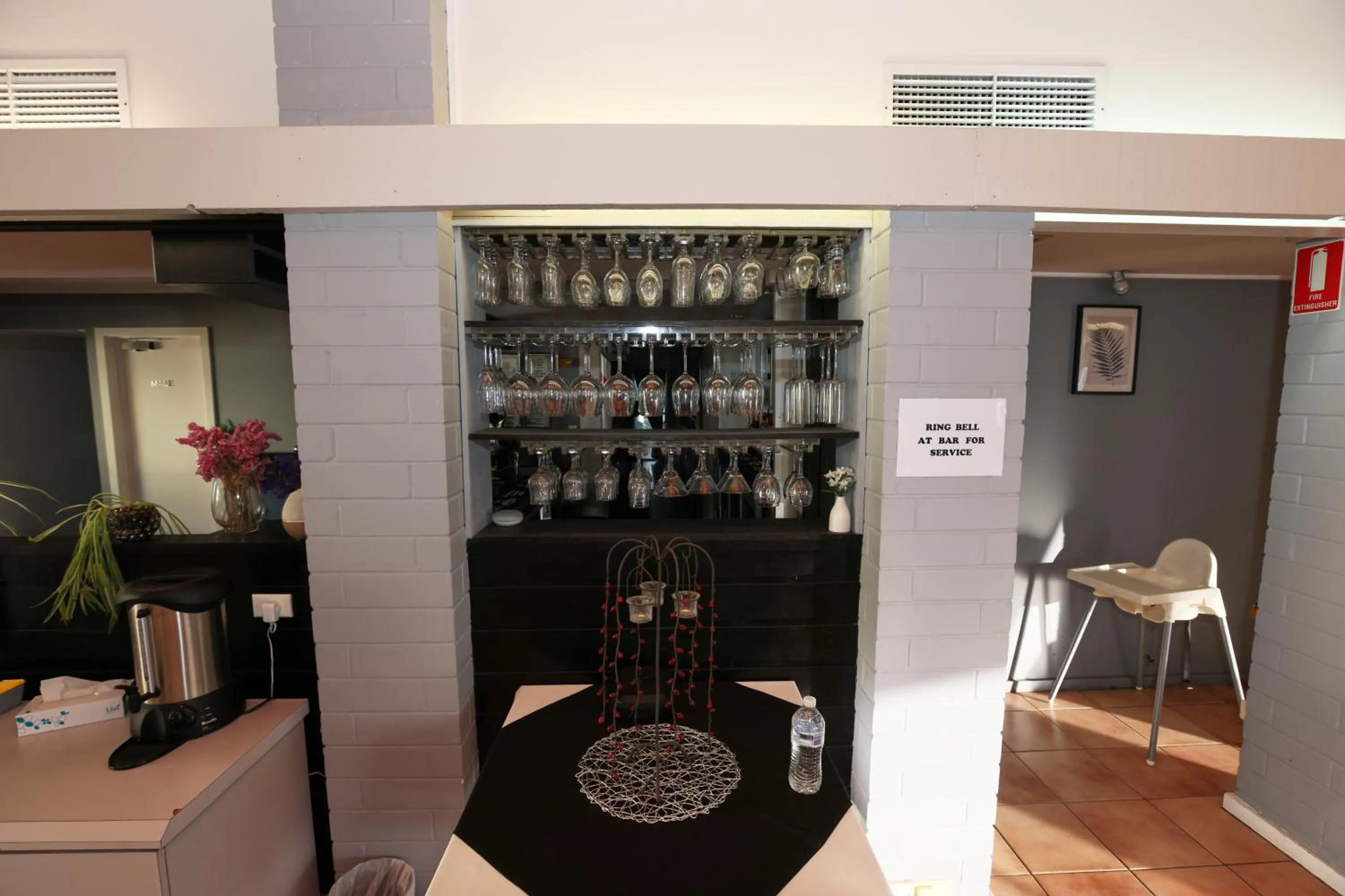 Lounge or bar in Dalby Manor Motor Inn