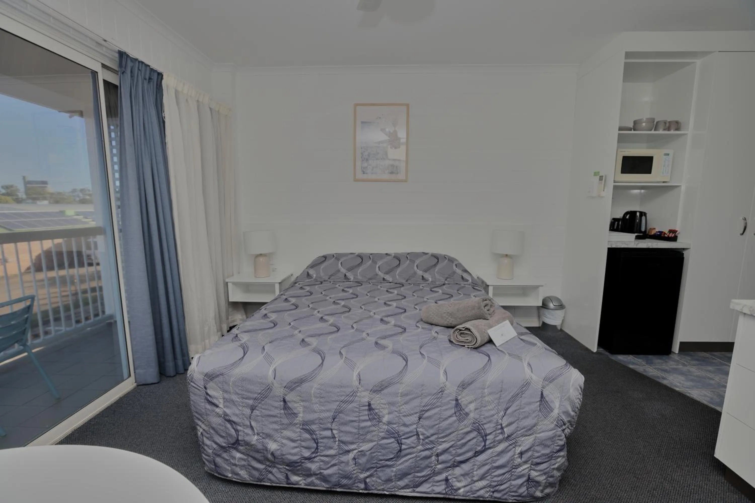 Bed in Dalby Manor Motor Inn