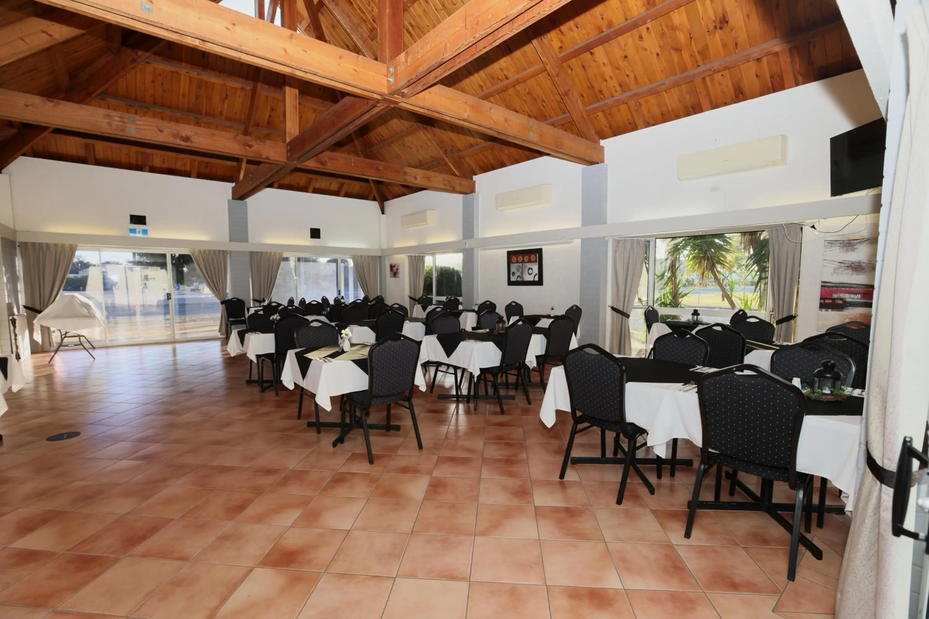 Restaurant/places to eat in Dalby Manor Motor Inn