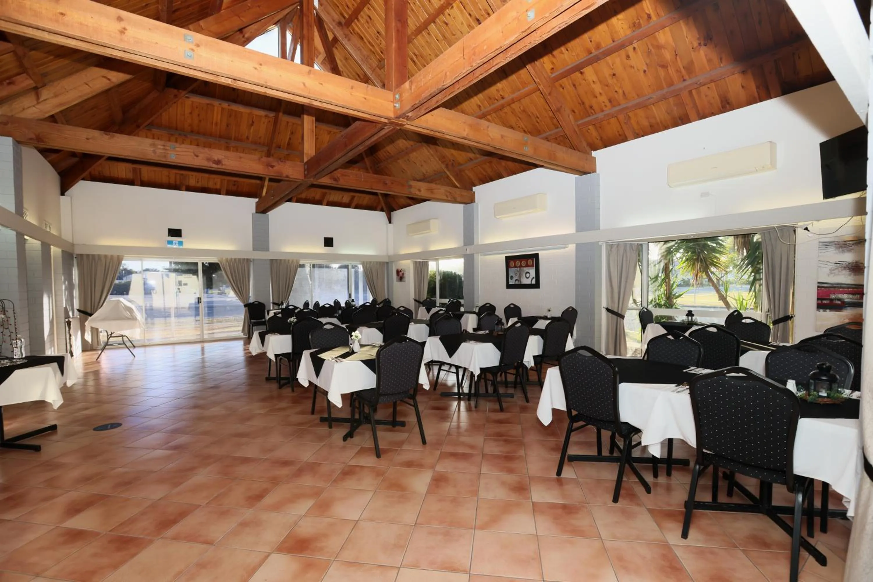 Restaurant/places to eat in Dalby Manor Motor Inn