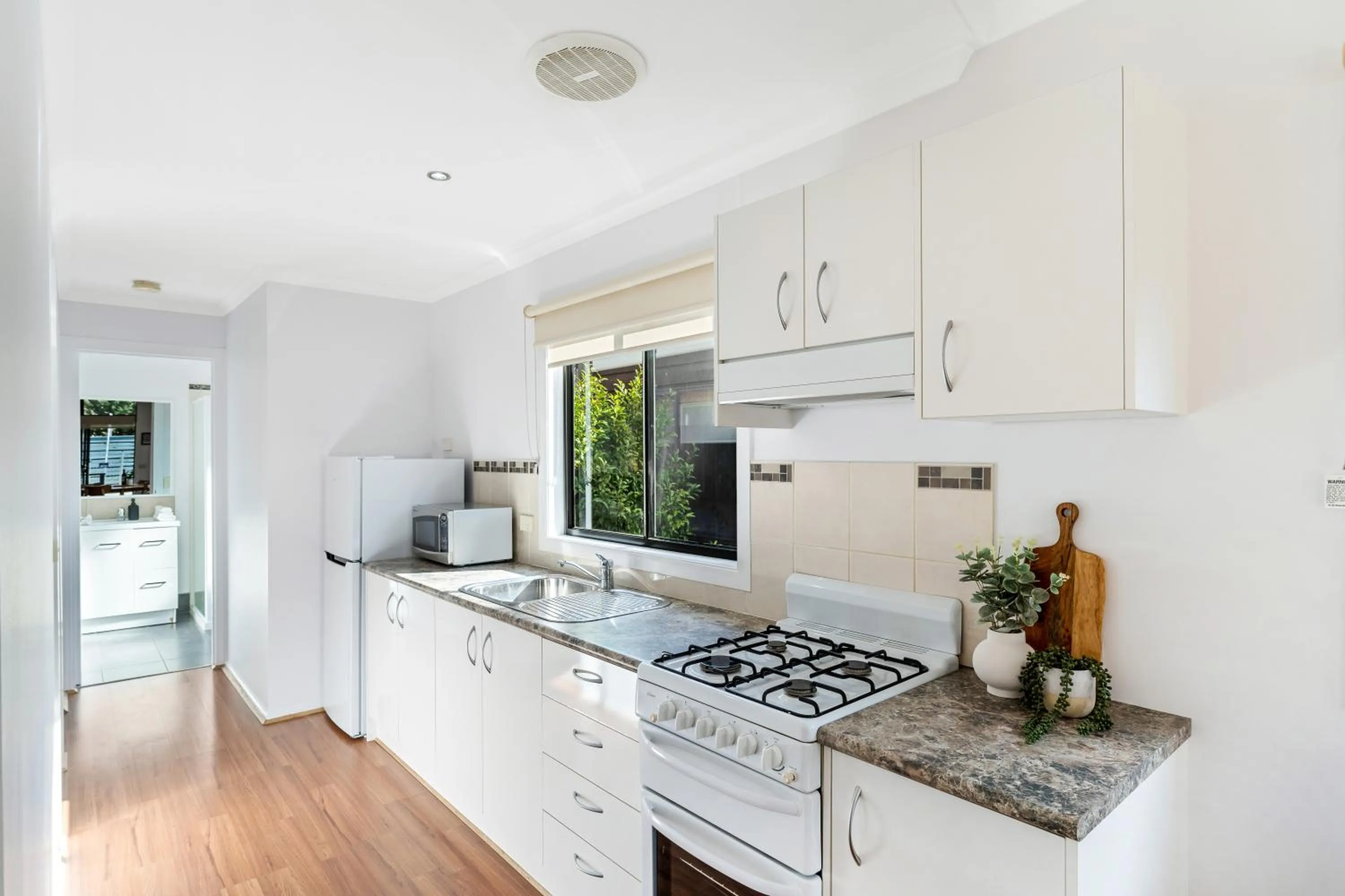Kitchen or kitchenette in BIG4 Tasman Holiday Parks - Bright