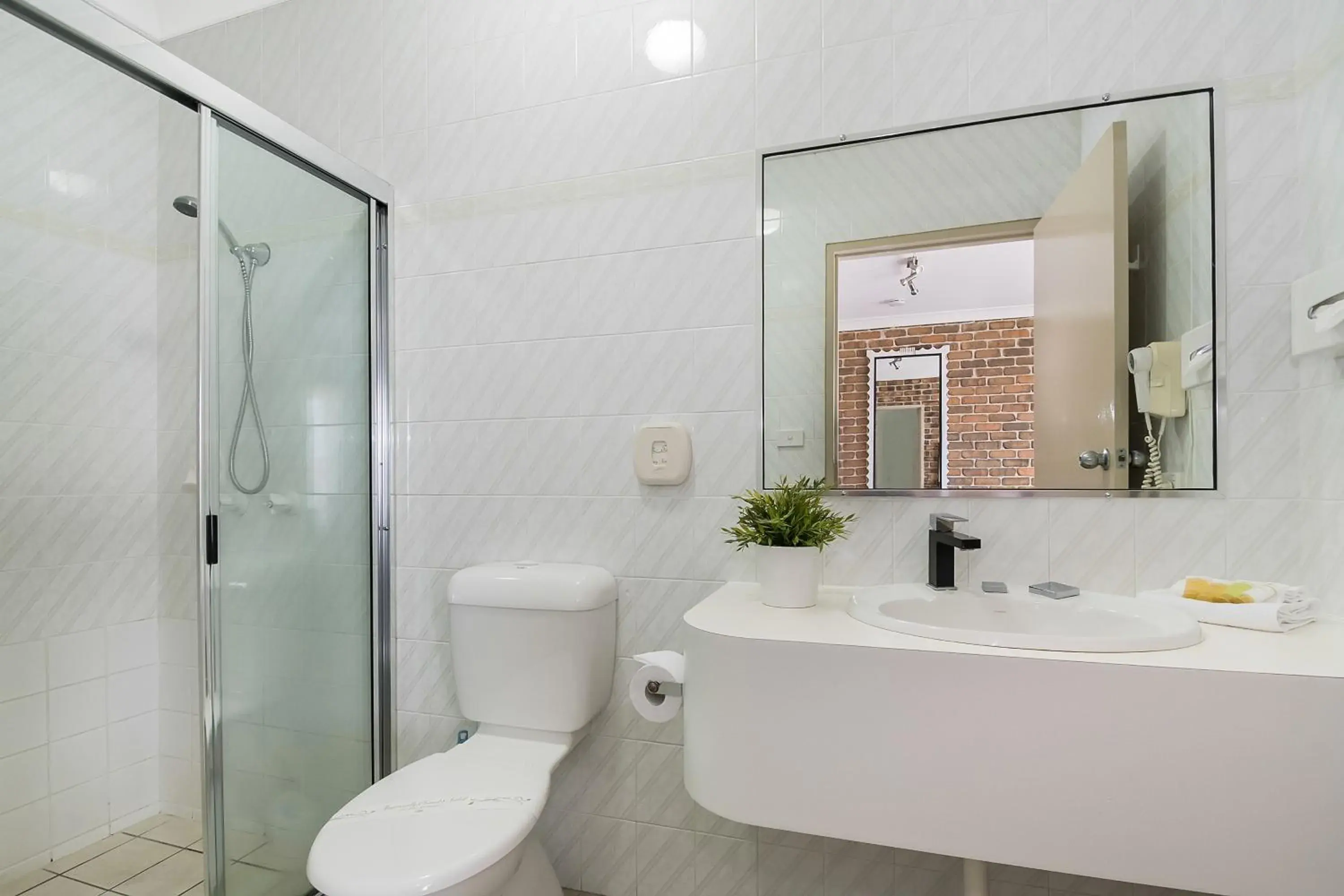 Queen Room in Richmond Motor Inn Queen Room in Richmond Motor Inn