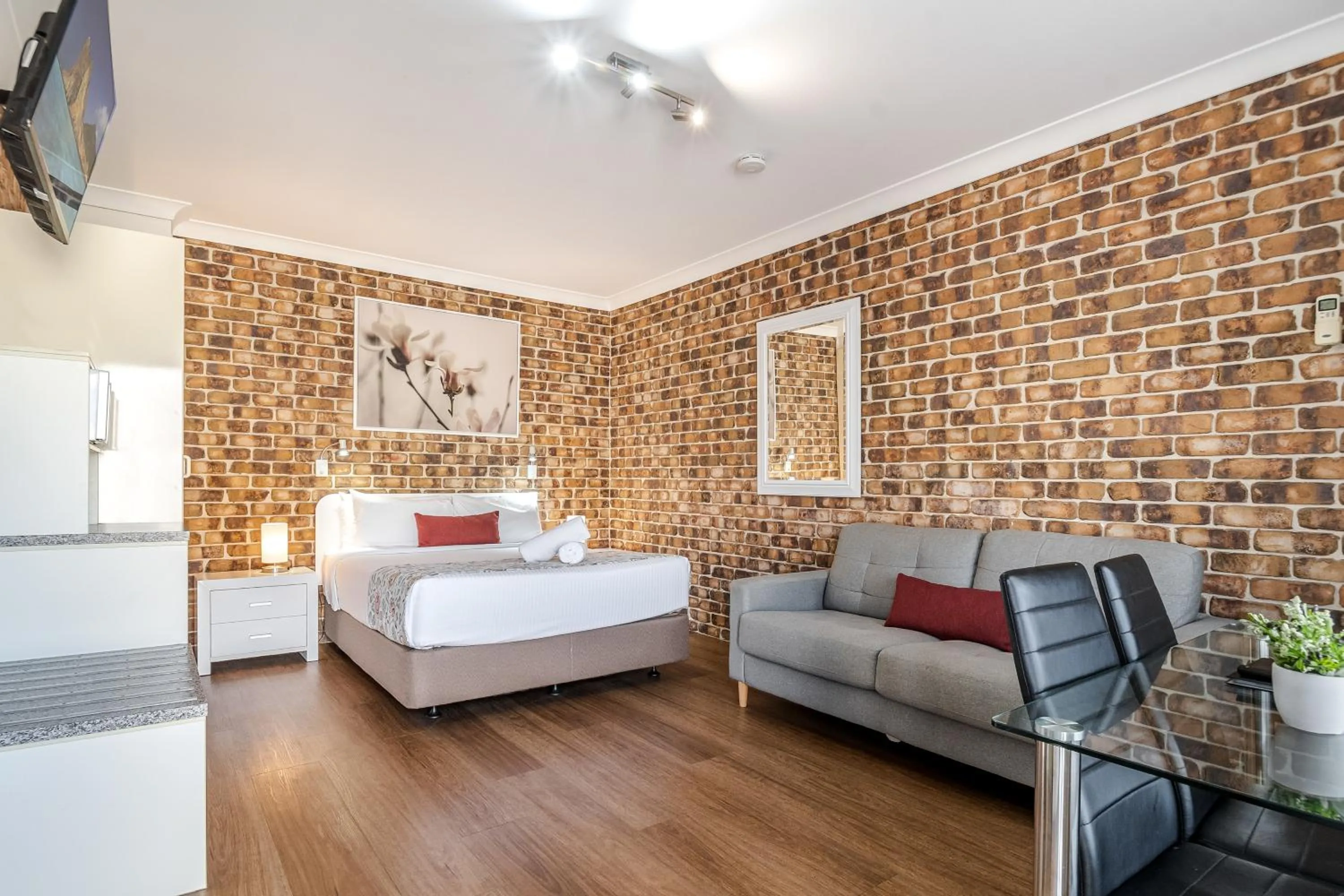 Bed in Richmond Motor Inn