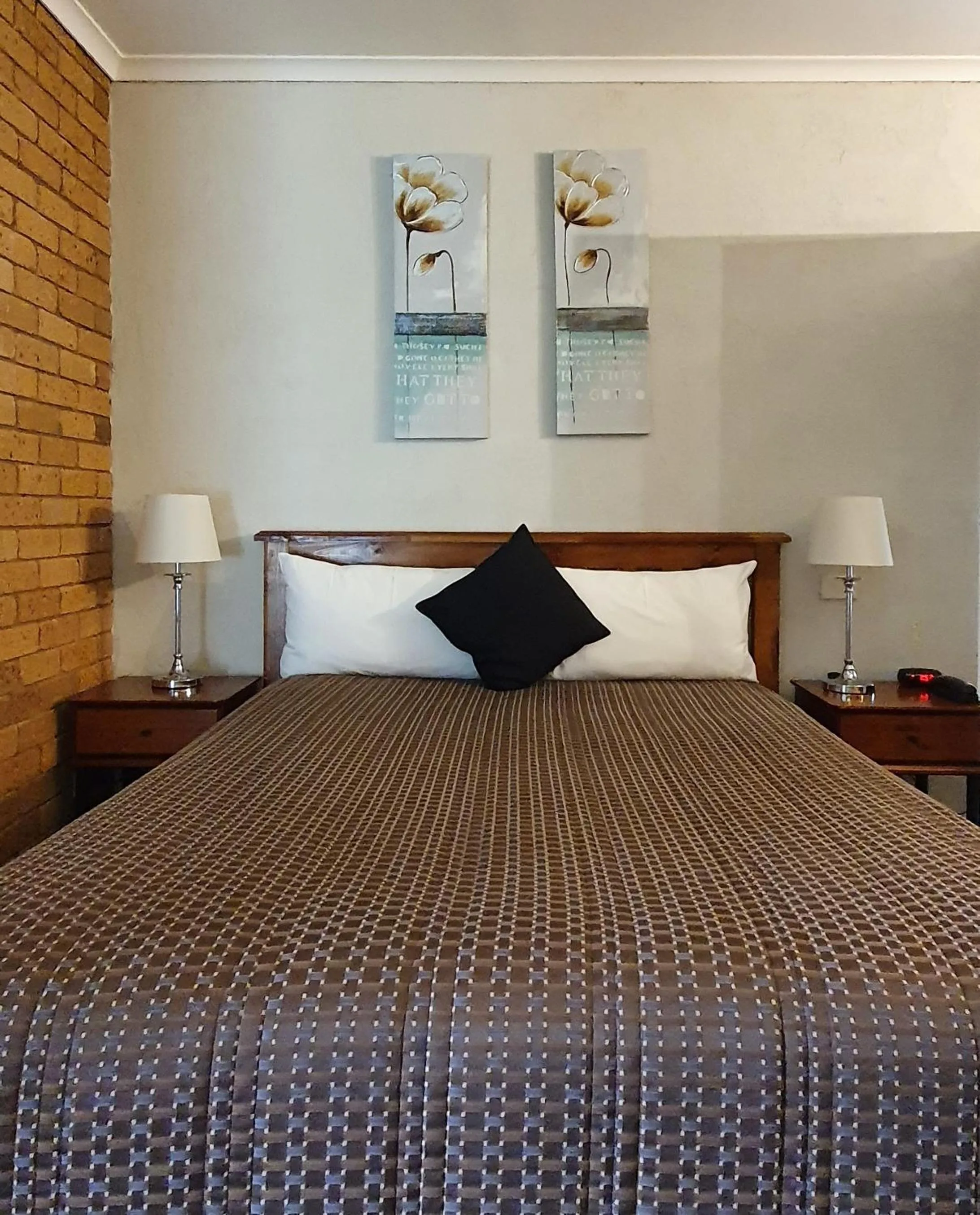 Bed in Centrepoint Motel Deniliquin