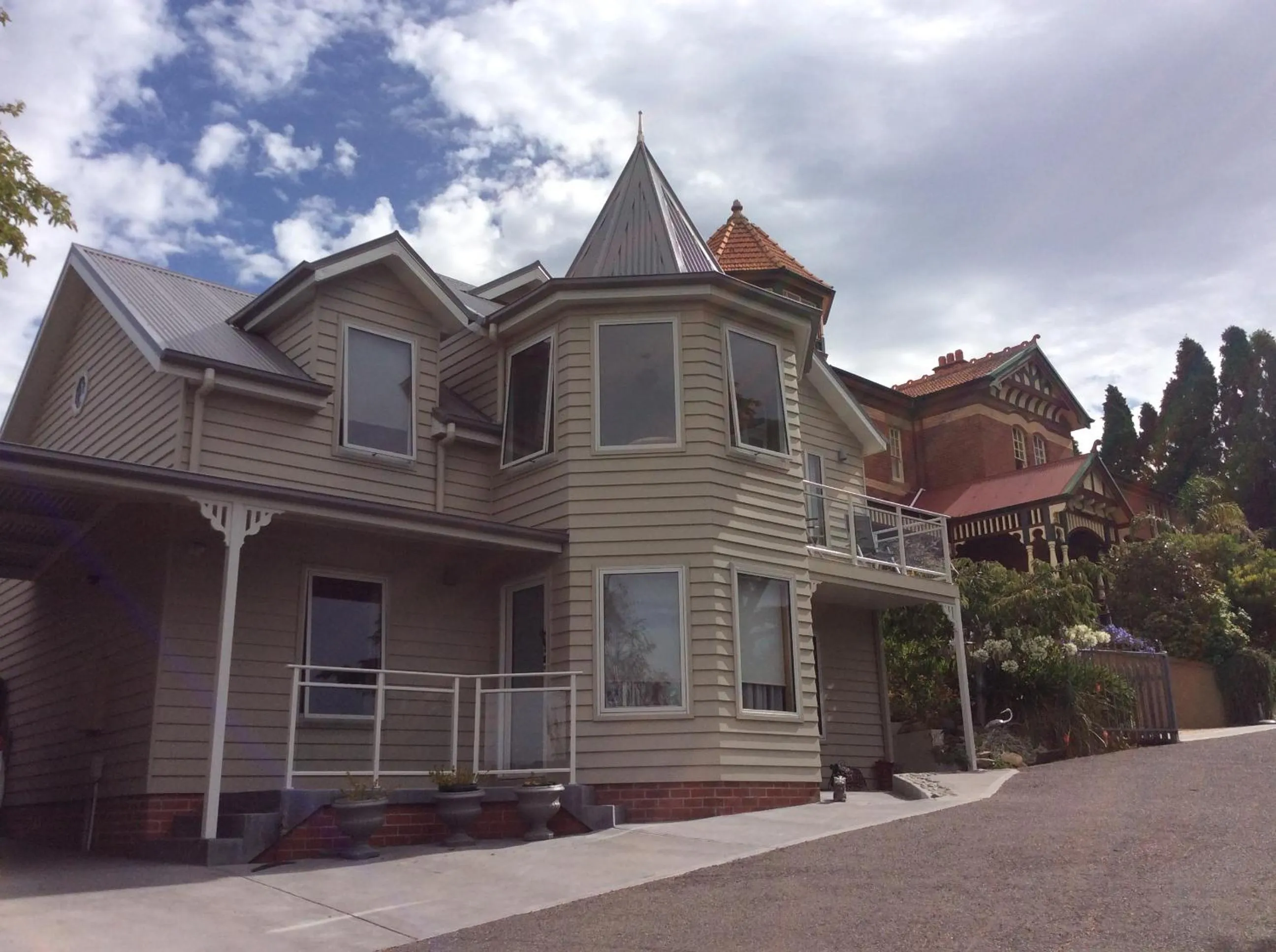 Facade/entrance in Werndee