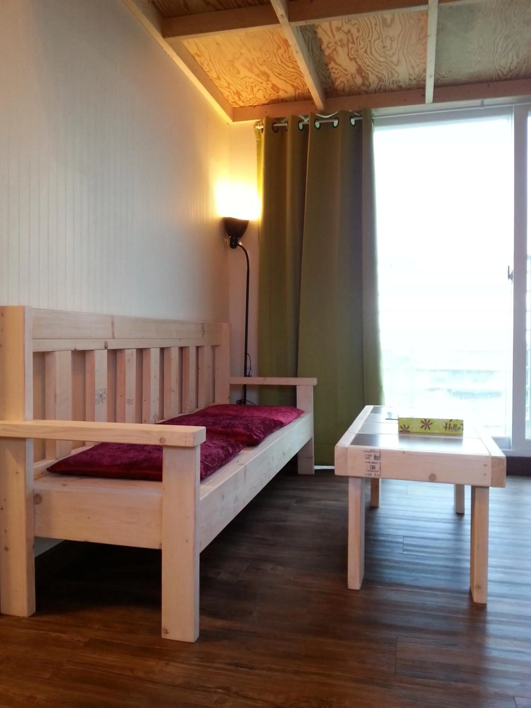 Decorative detail, Bed in Guesthouse Kim's Cabin