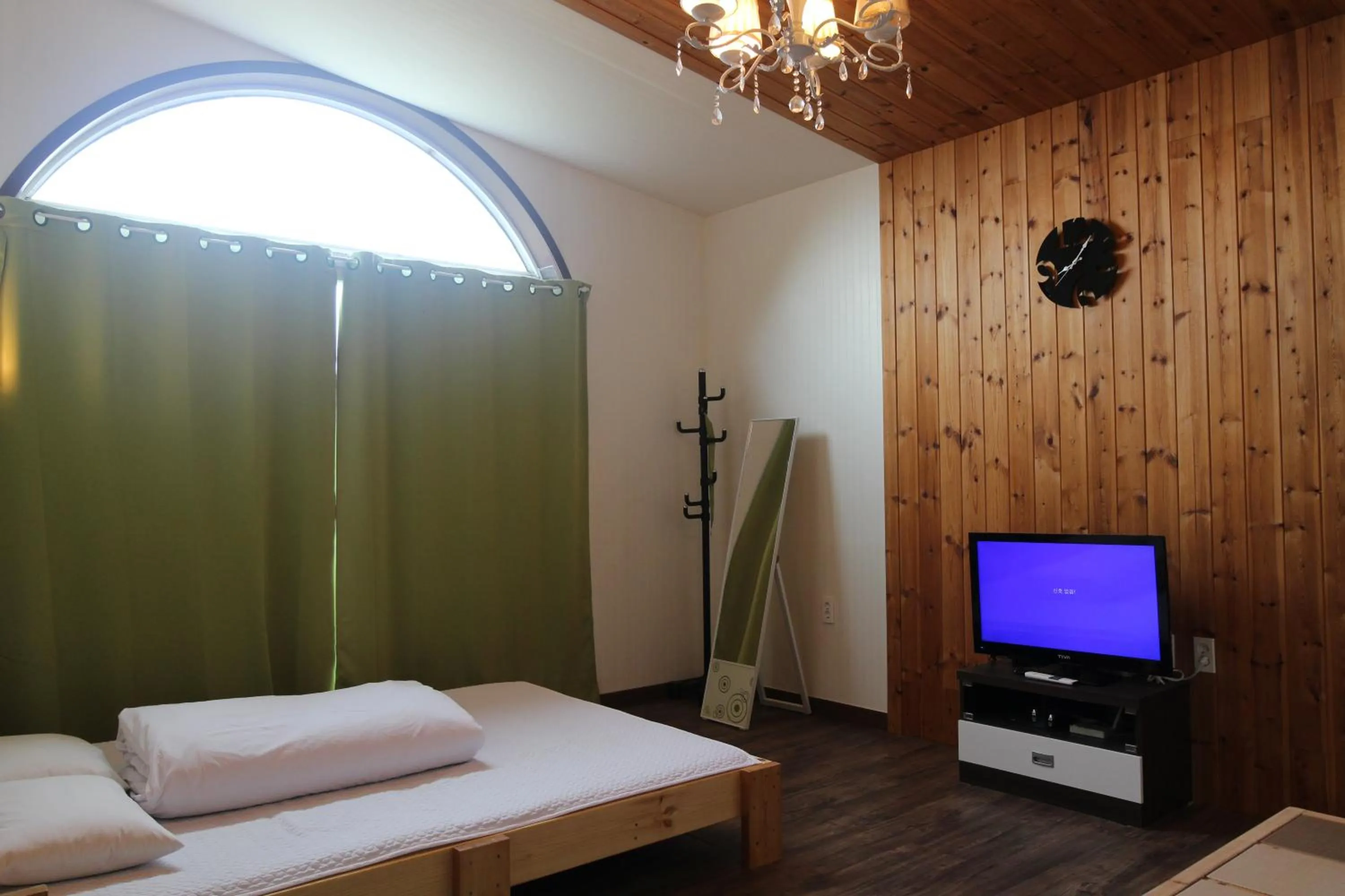 Photo of the whole room, Bed in Guesthouse Kim's Cabin