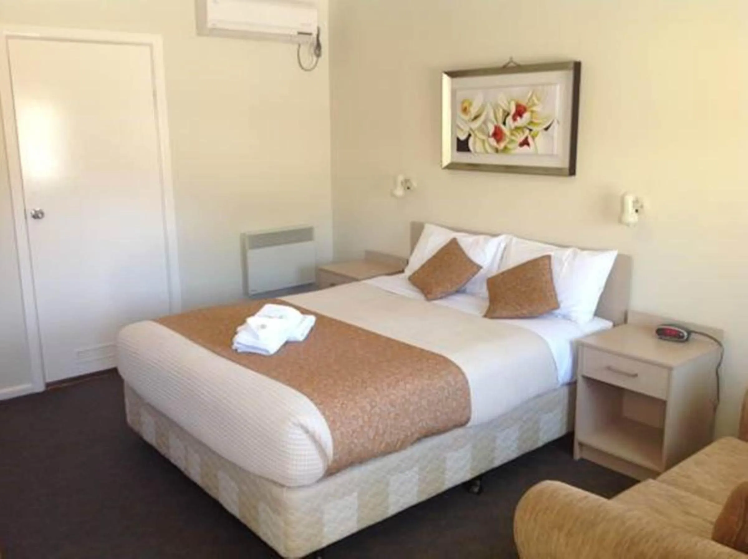 Photo of the whole room, Bed in Gundagai Gabriel Motor Inn