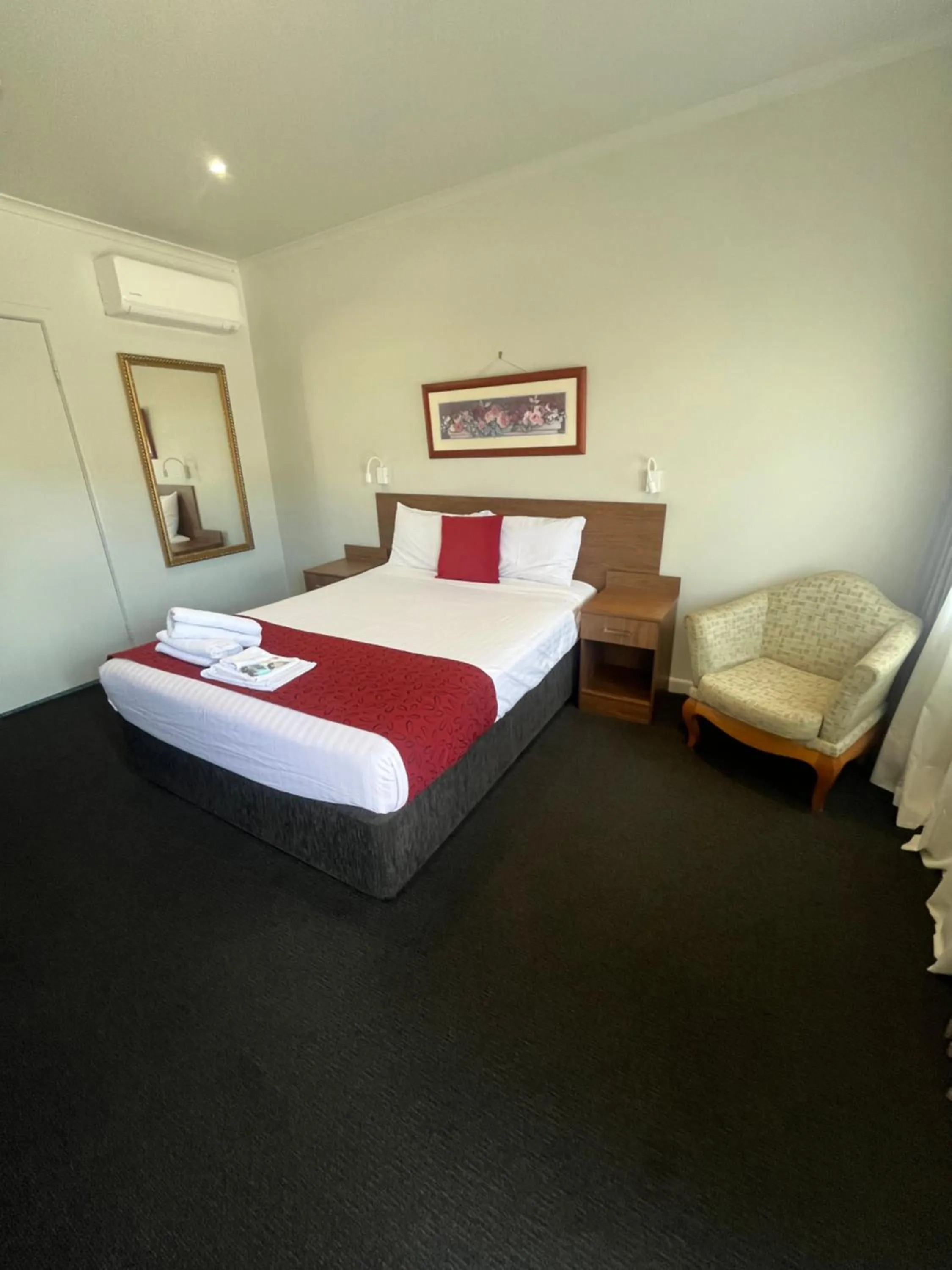 Bed in Gundagai Gabriel Motor Inn