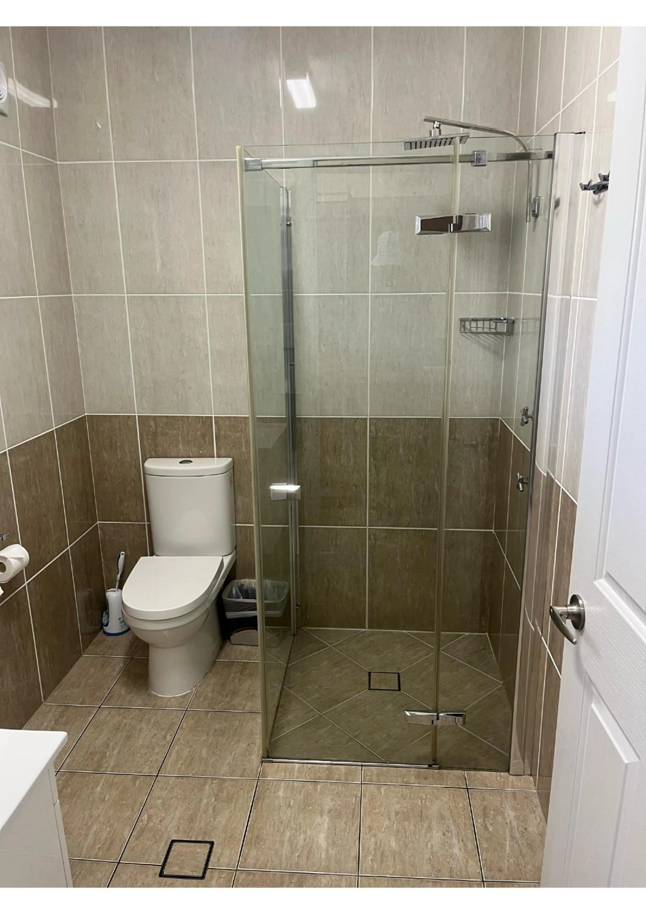 Shower in Gundagai Gabriel Motor Inn