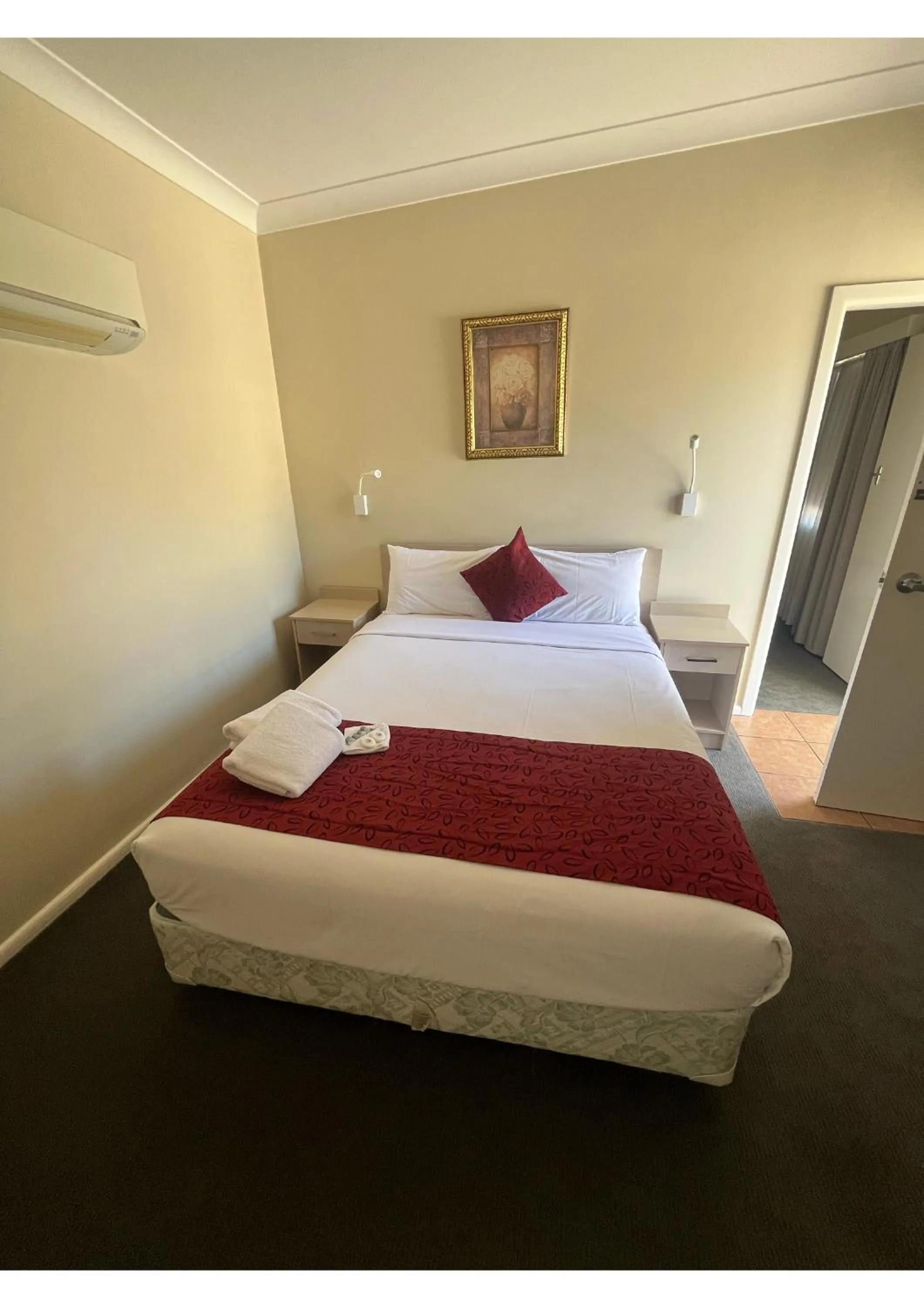 Bed in Gundagai Gabriel Motor Inn
