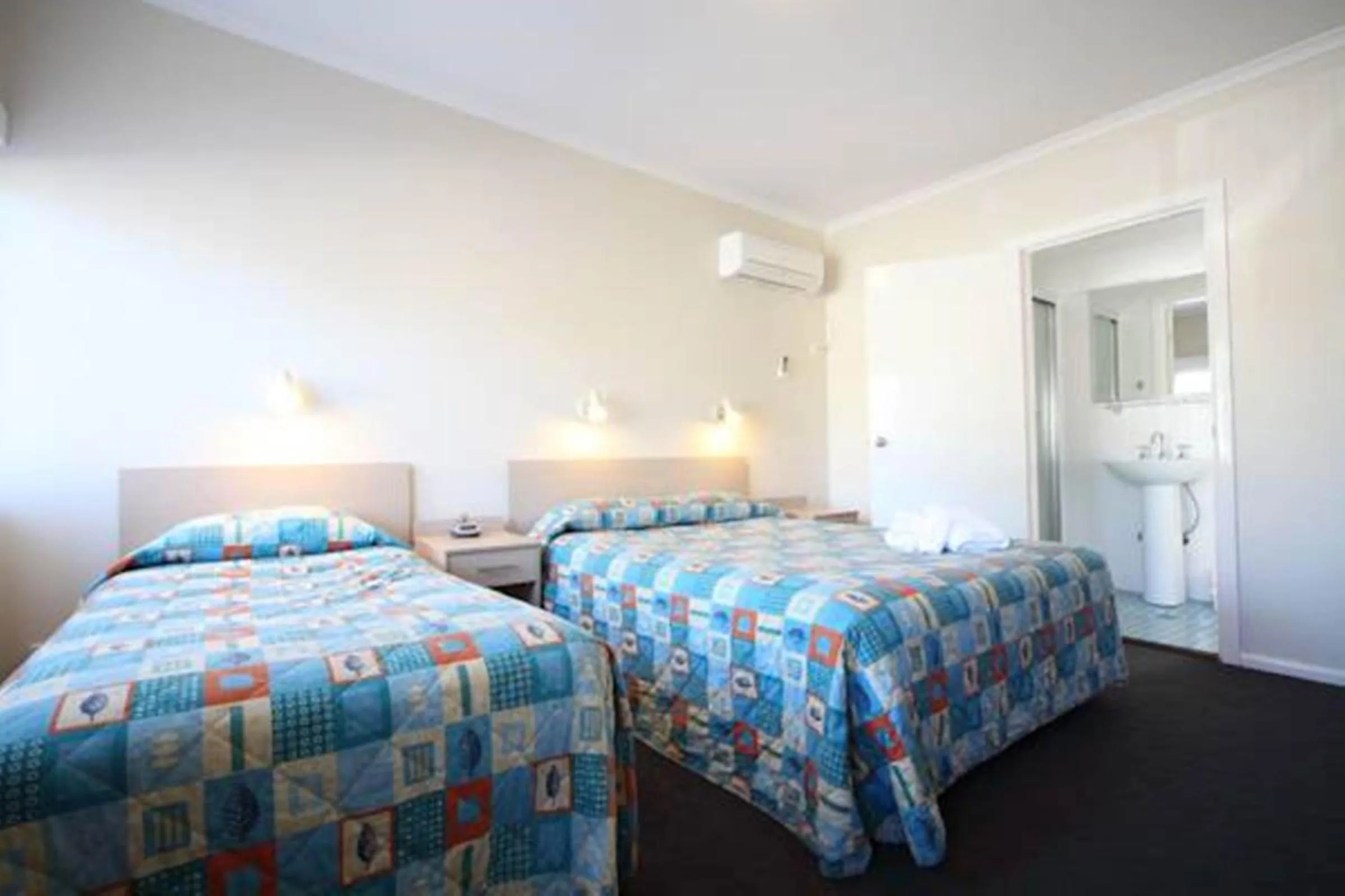 Bed in Gundagai Gabriel Motor Inn