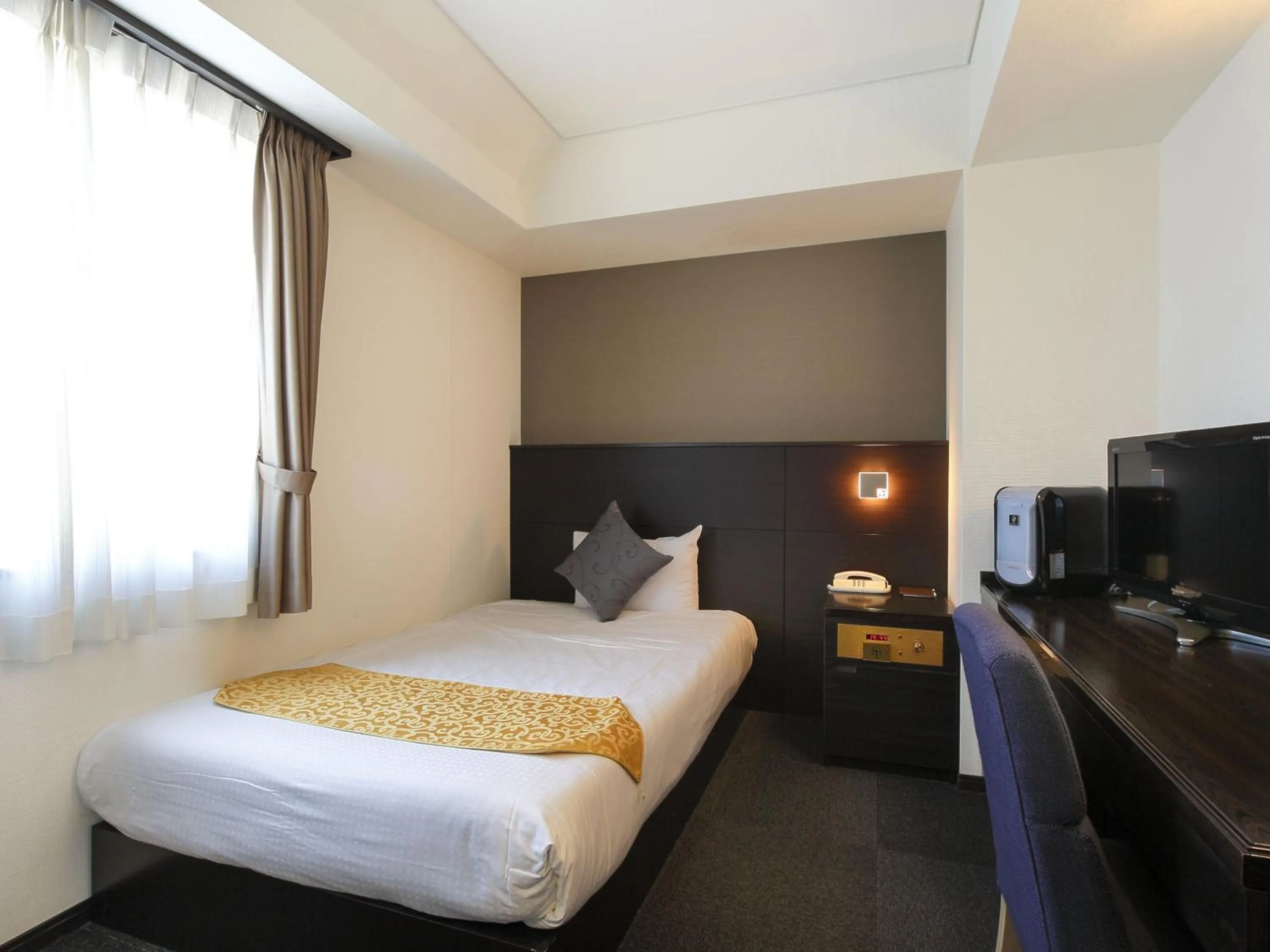 Day, Bed in Hotel Sunplaza Osaka Sakai Annex