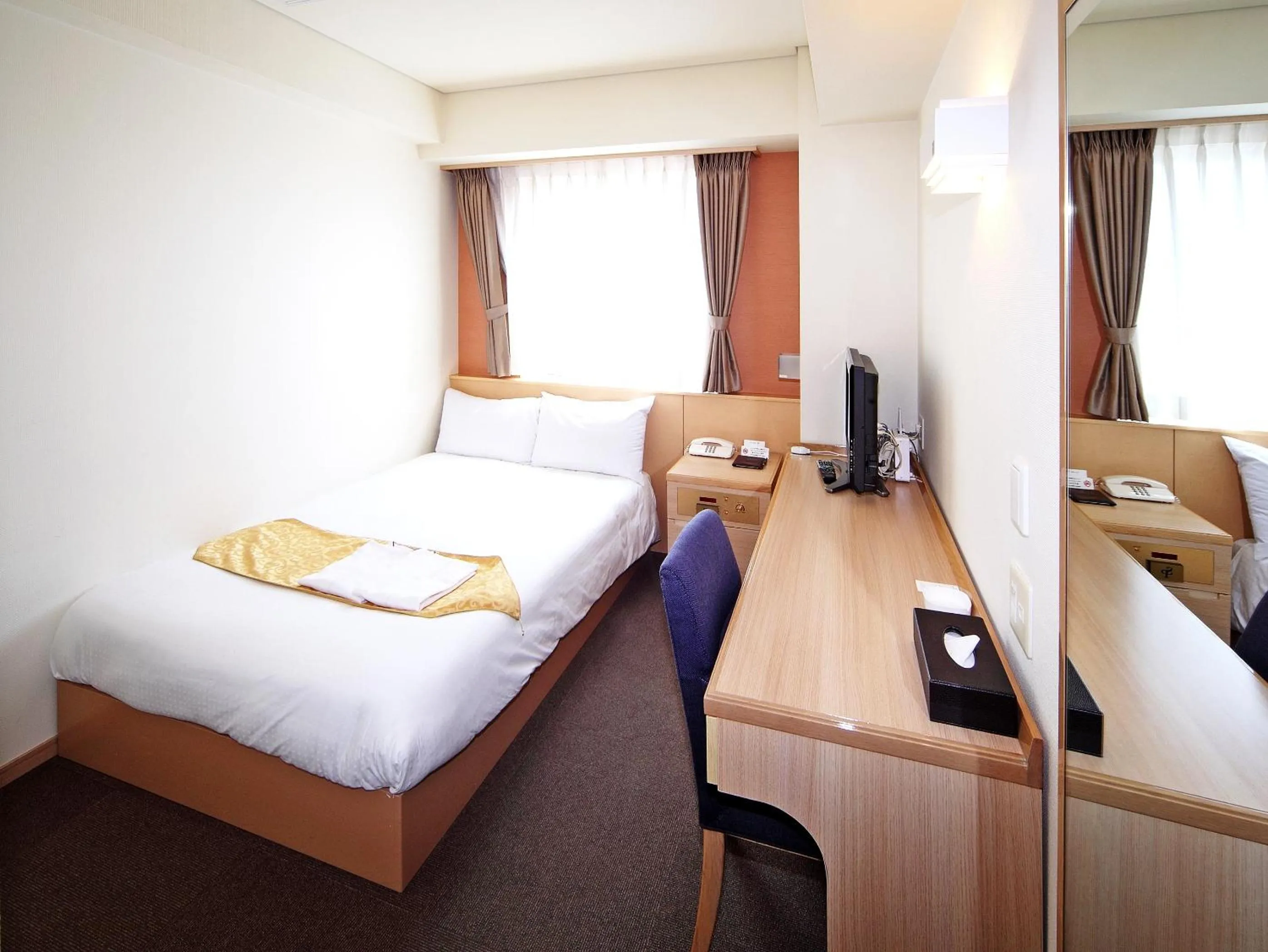 Day, Bed in Hotel Sunplaza Osaka Sakai Annex
