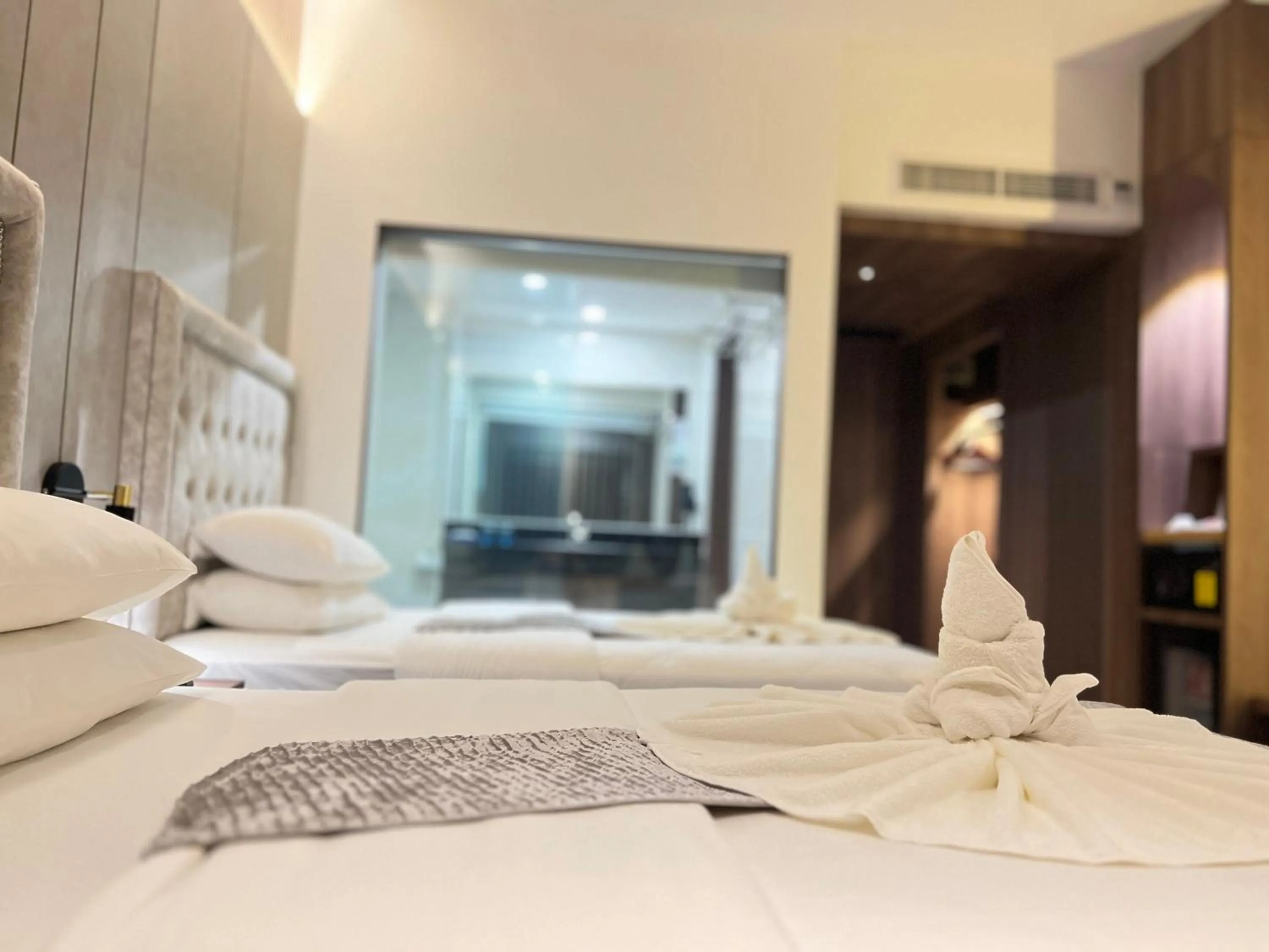 Bathroom, Bed in Harmony Phnom Penh Hotel