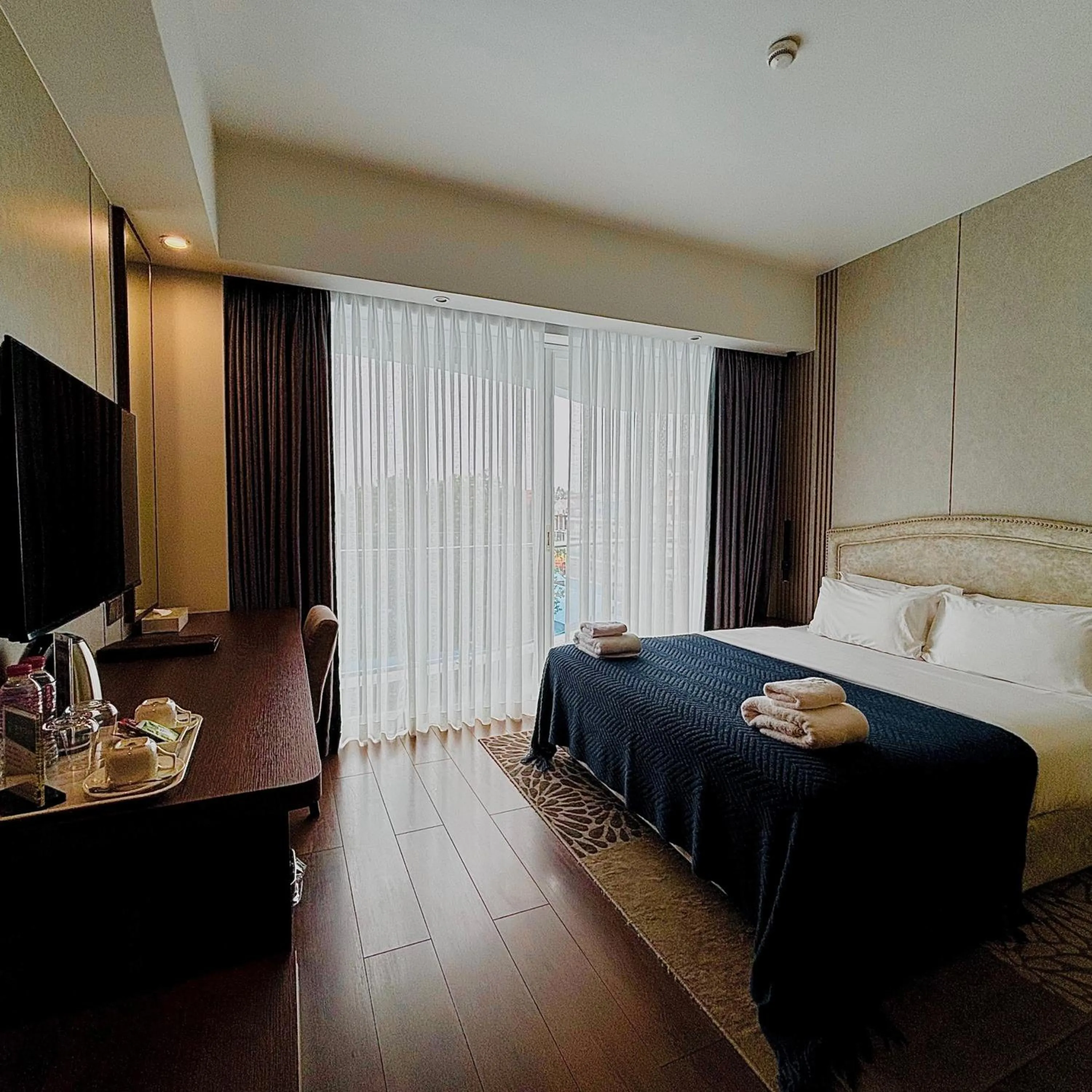 Bedroom, Bed in Harmony Phnom Penh Hotel