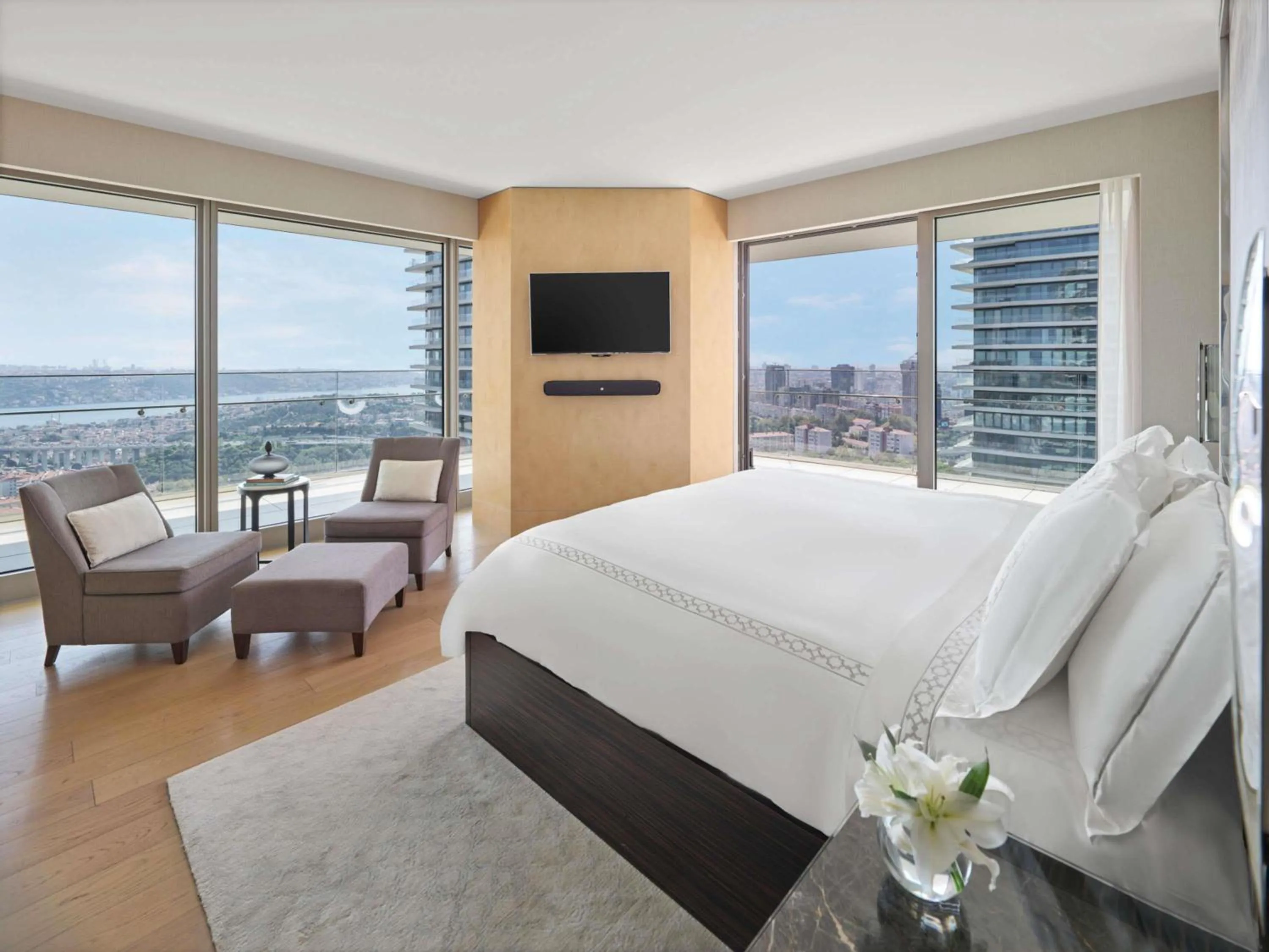 Bedroom, Bed in Raffles Istanbul