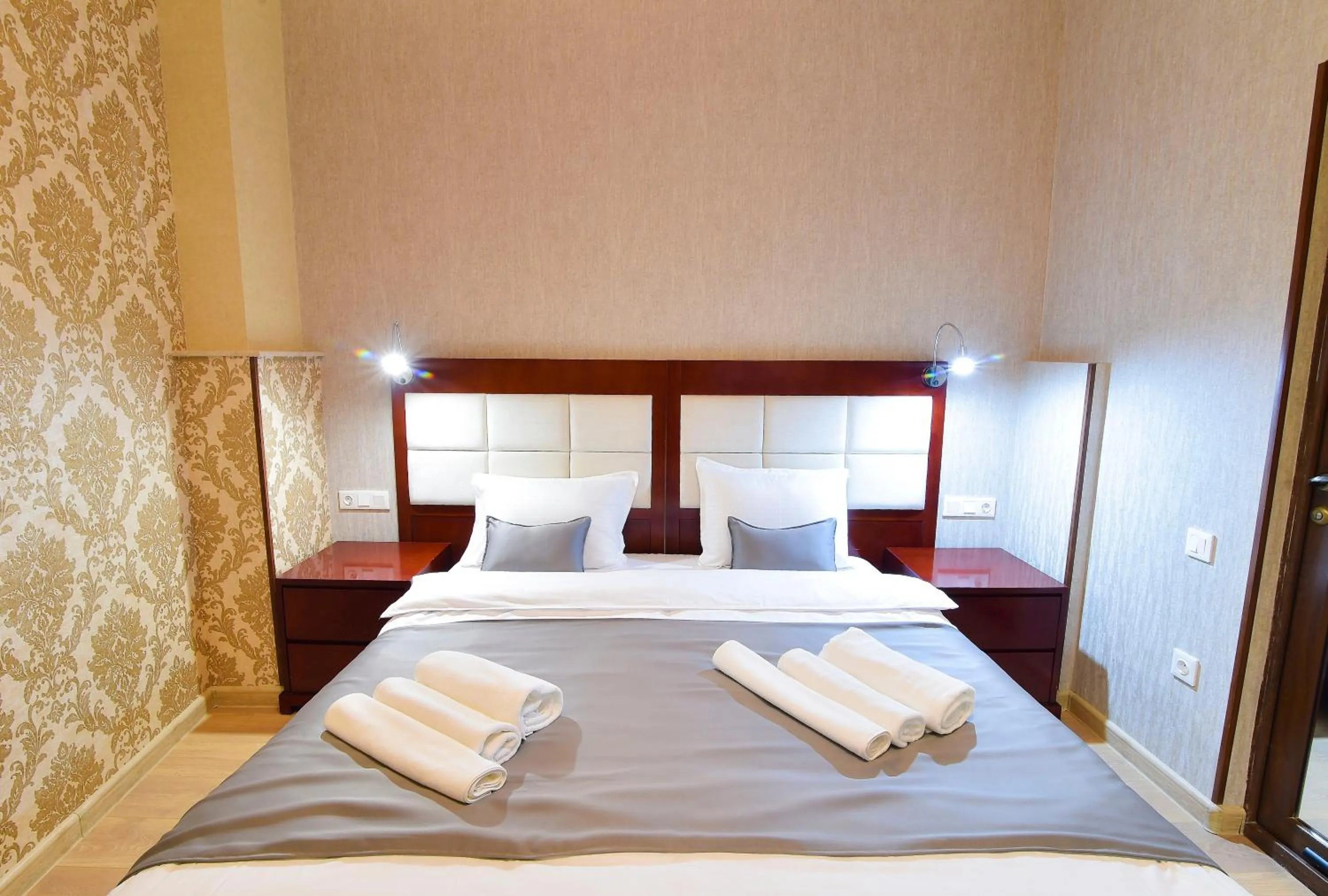 Bed in Kraveli Hotel