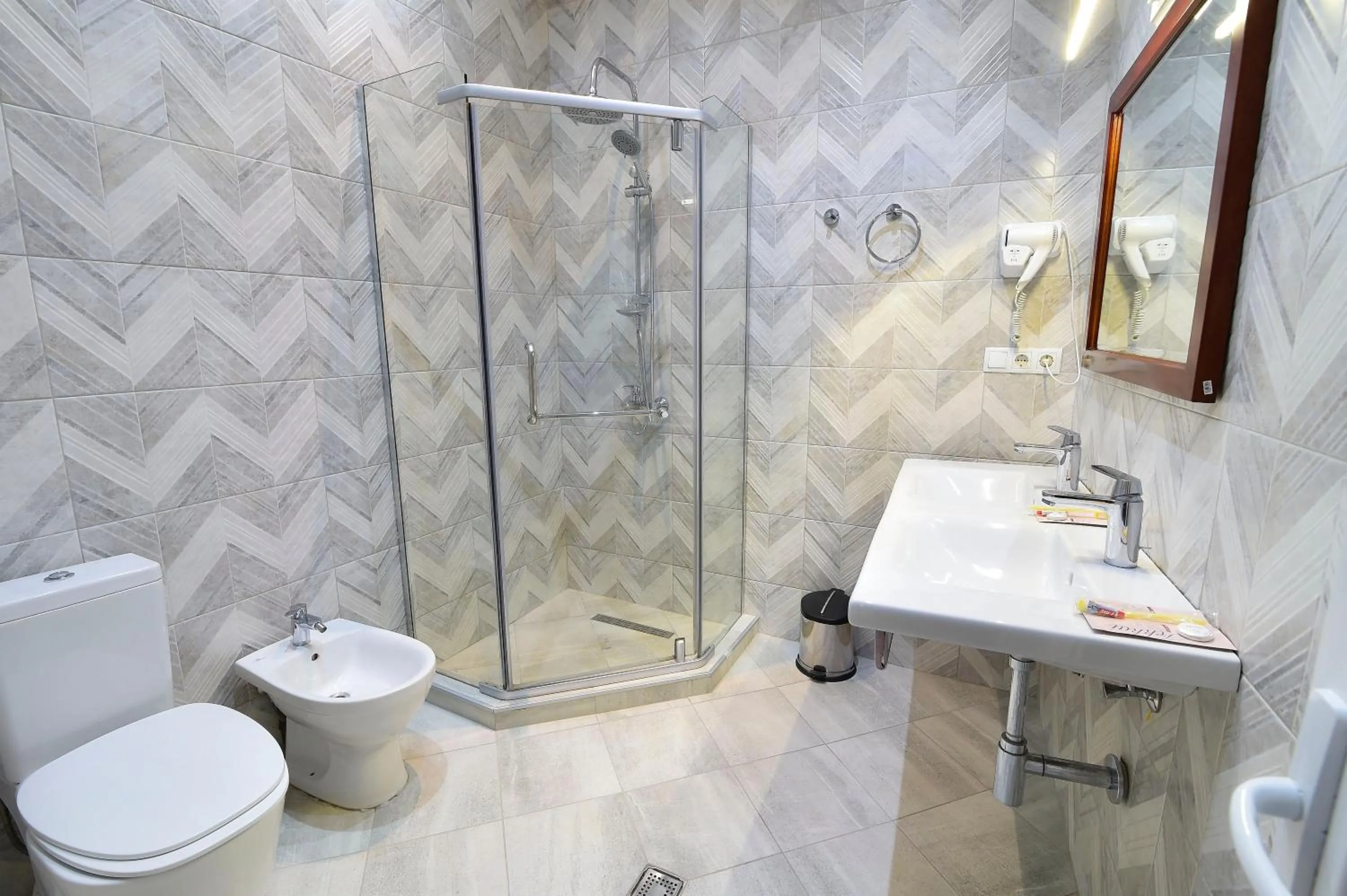 Shower in Kraveli Hotel