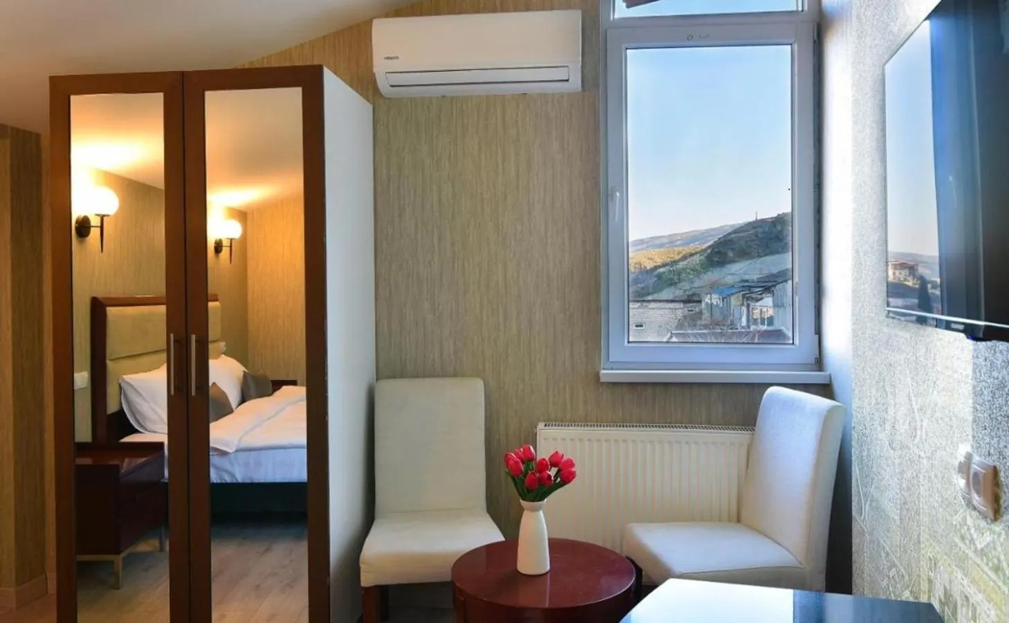 Natural landscape, Bed in Kraveli Hotel