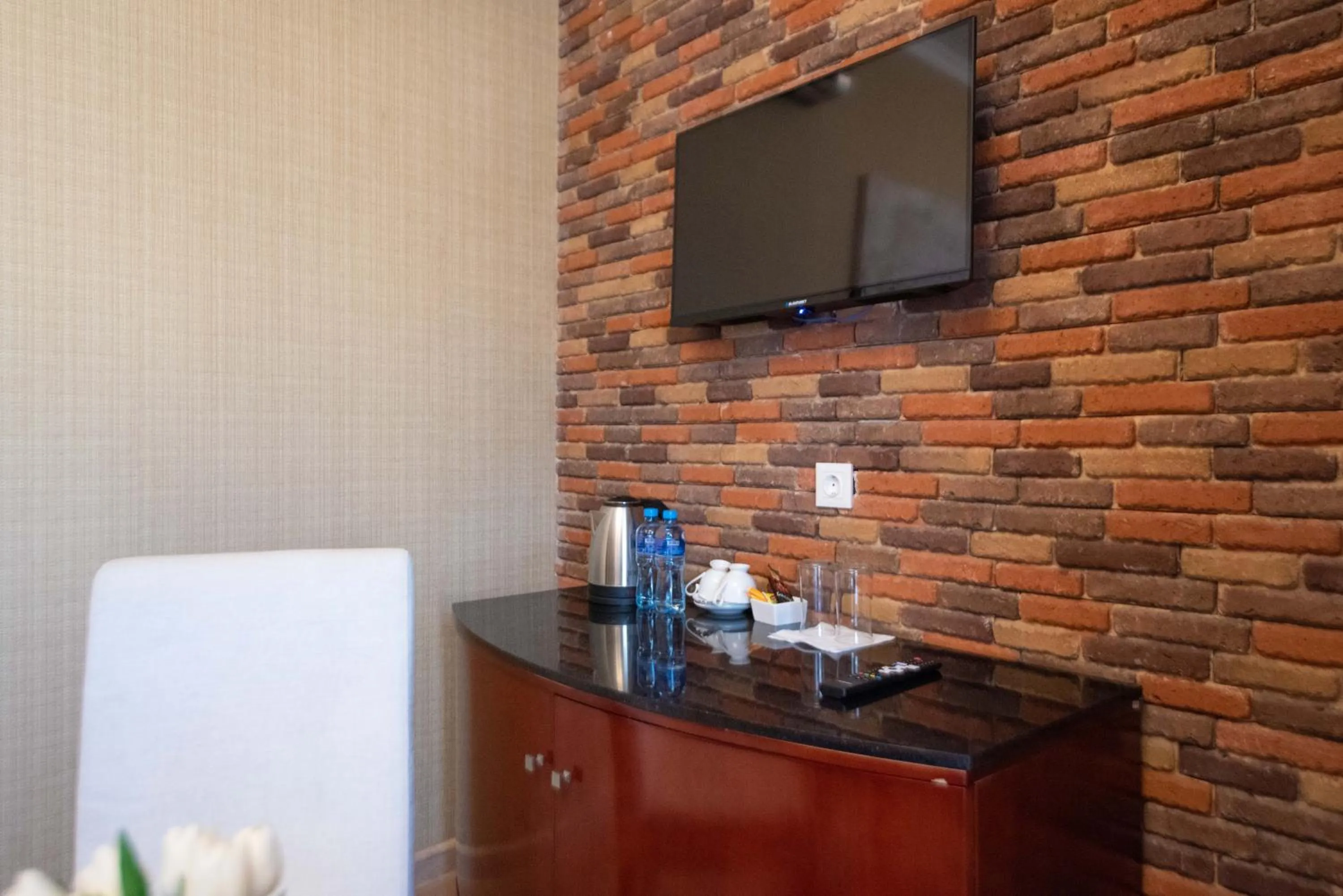 TV and multimedia in Kraveli Hotel