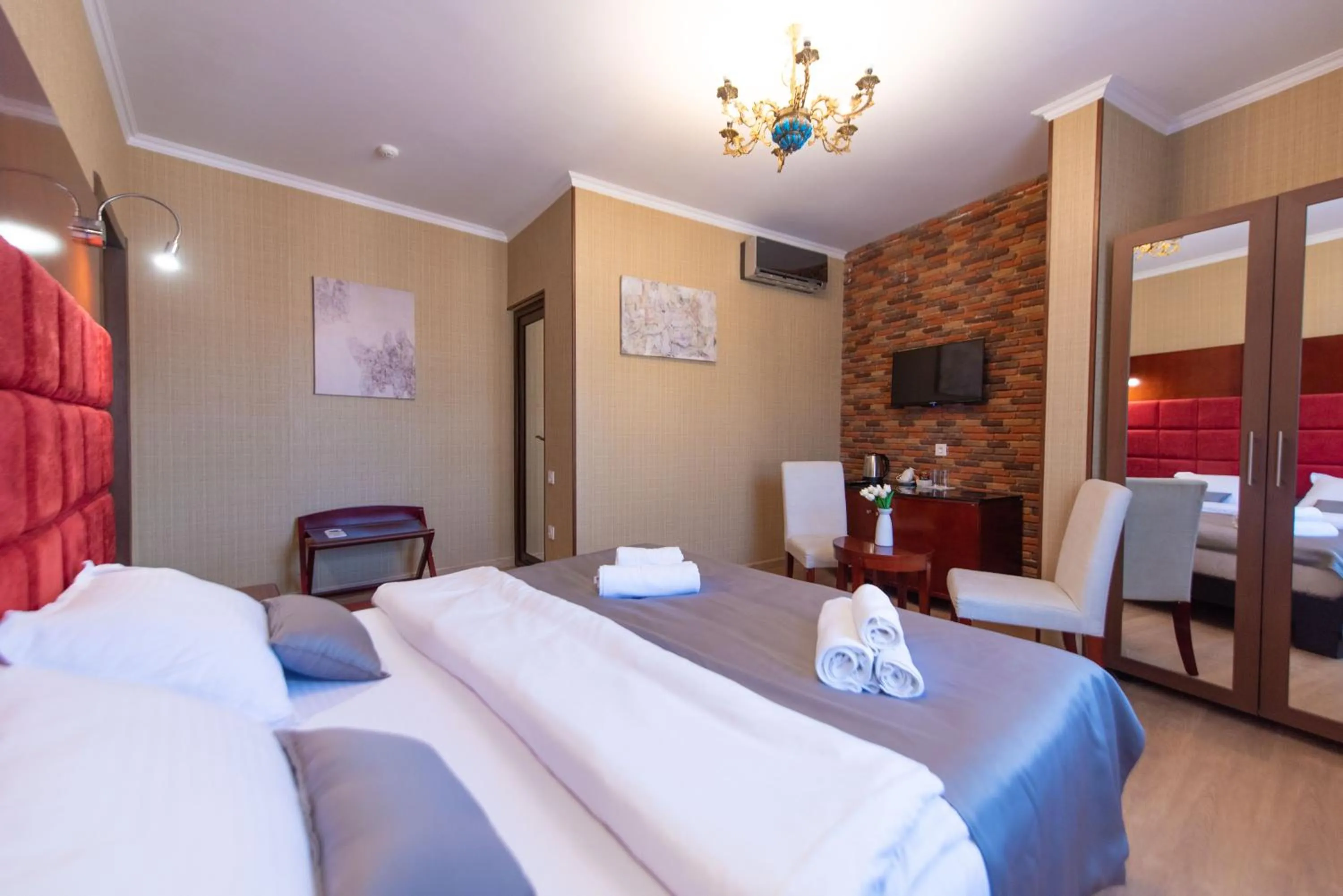 Bed in Kraveli Hotel