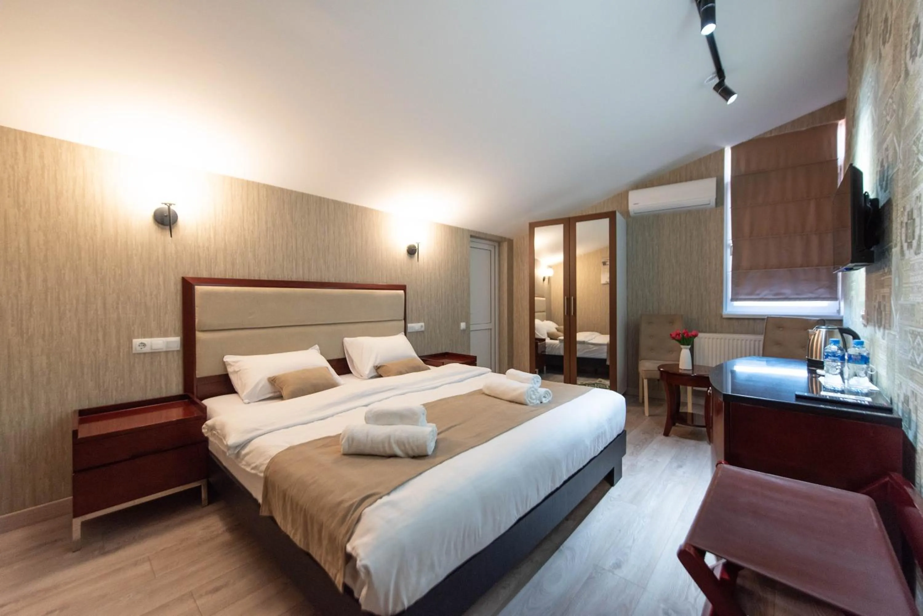 Bed in Kraveli Hotel