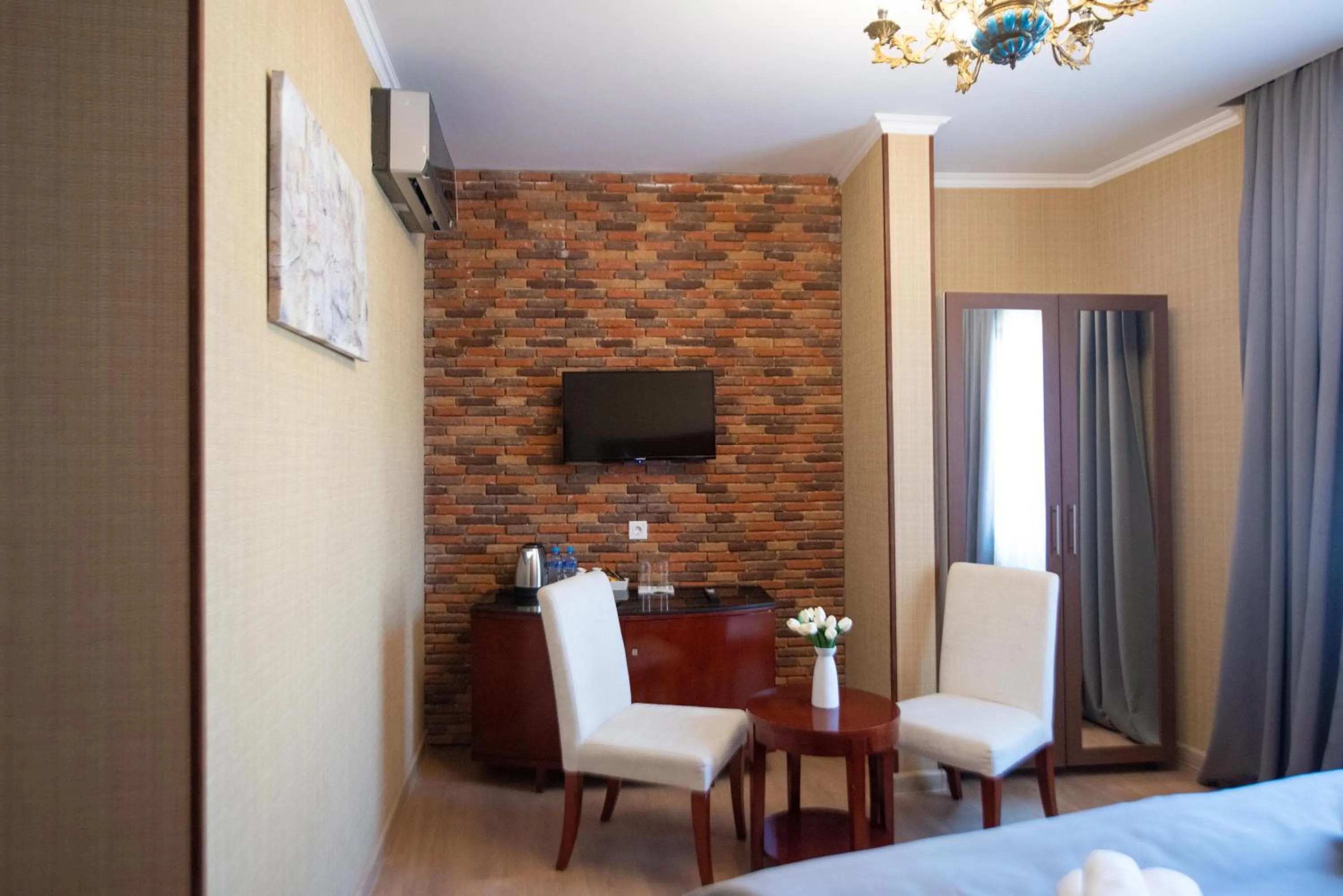 Bed in Kraveli Hotel